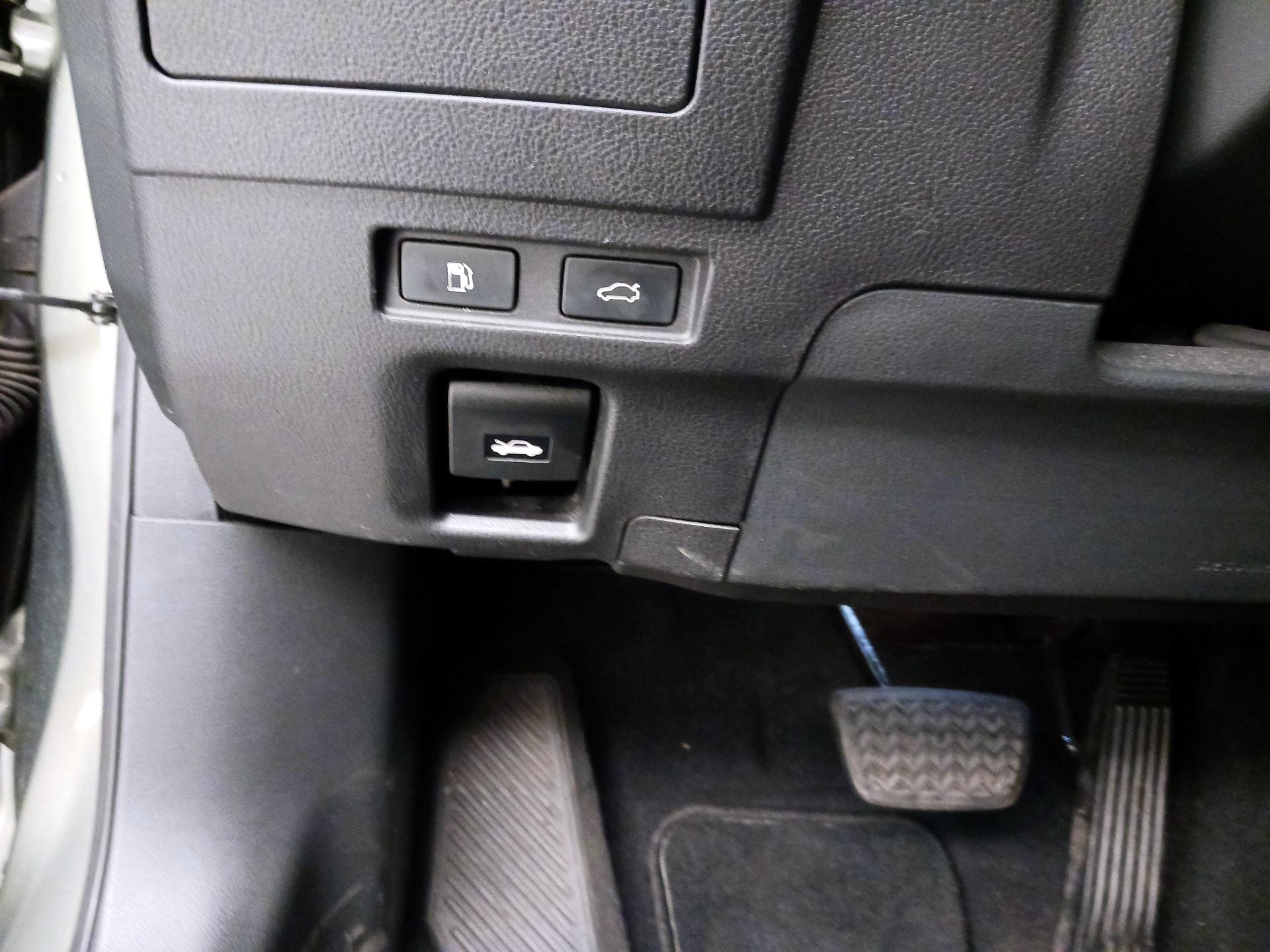 Thumbnail: 2021 Lexus ES - 13