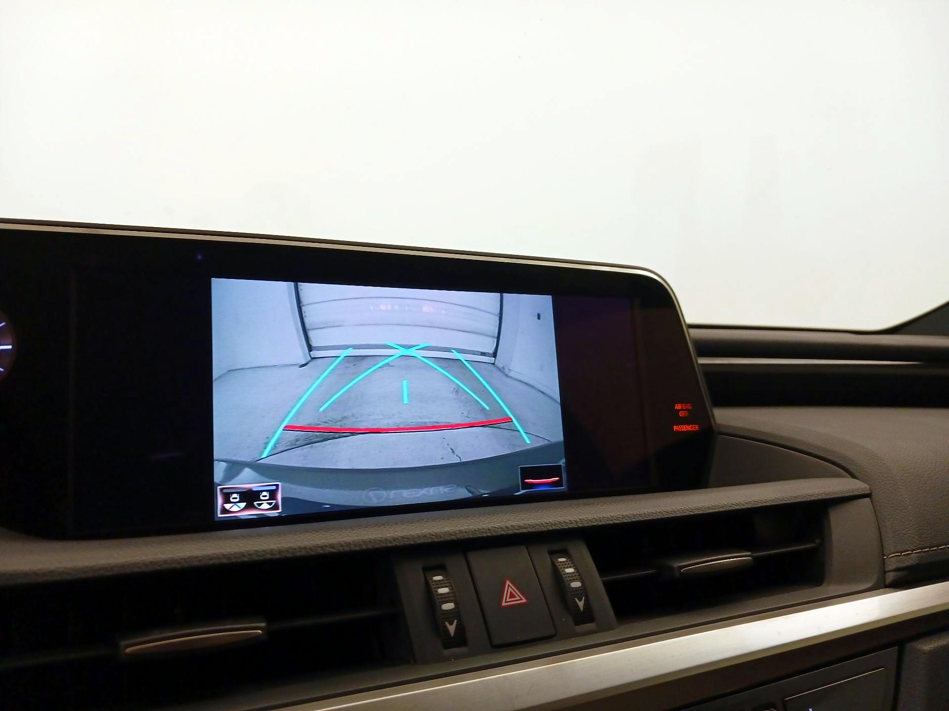 Thumbnail: 2021 Lexus ES - 15