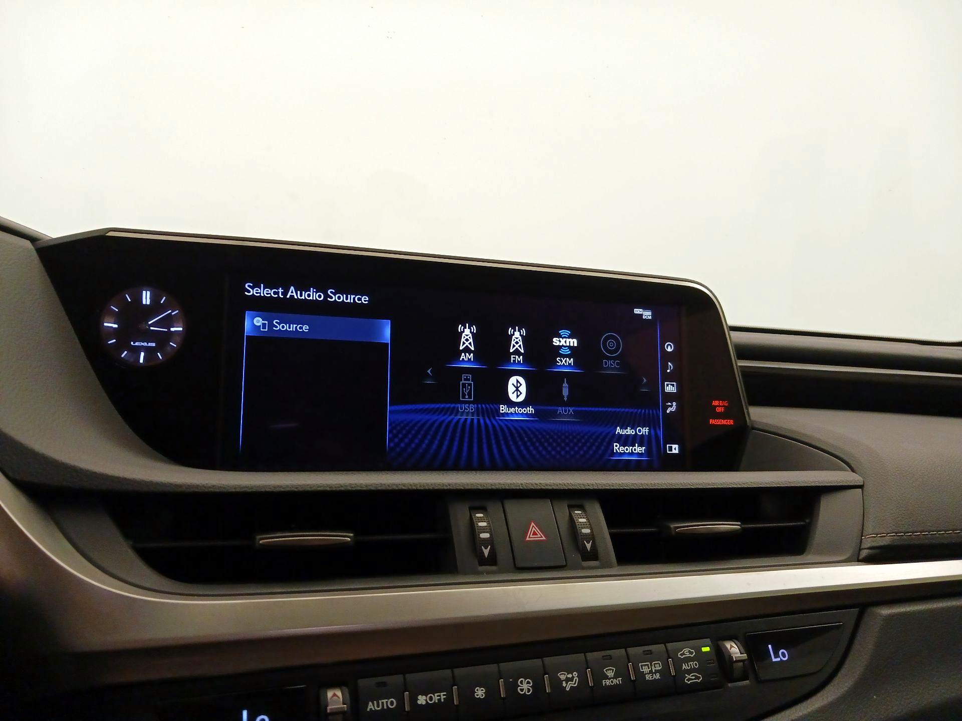 Thumbnail: 2021 Lexus ES - 16