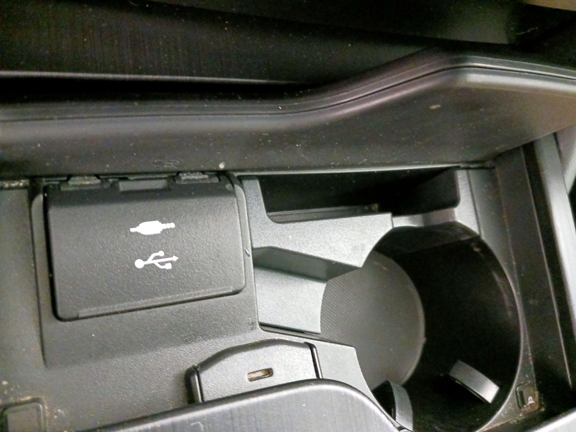 Thumbnail: 2021 Lexus ES - 19