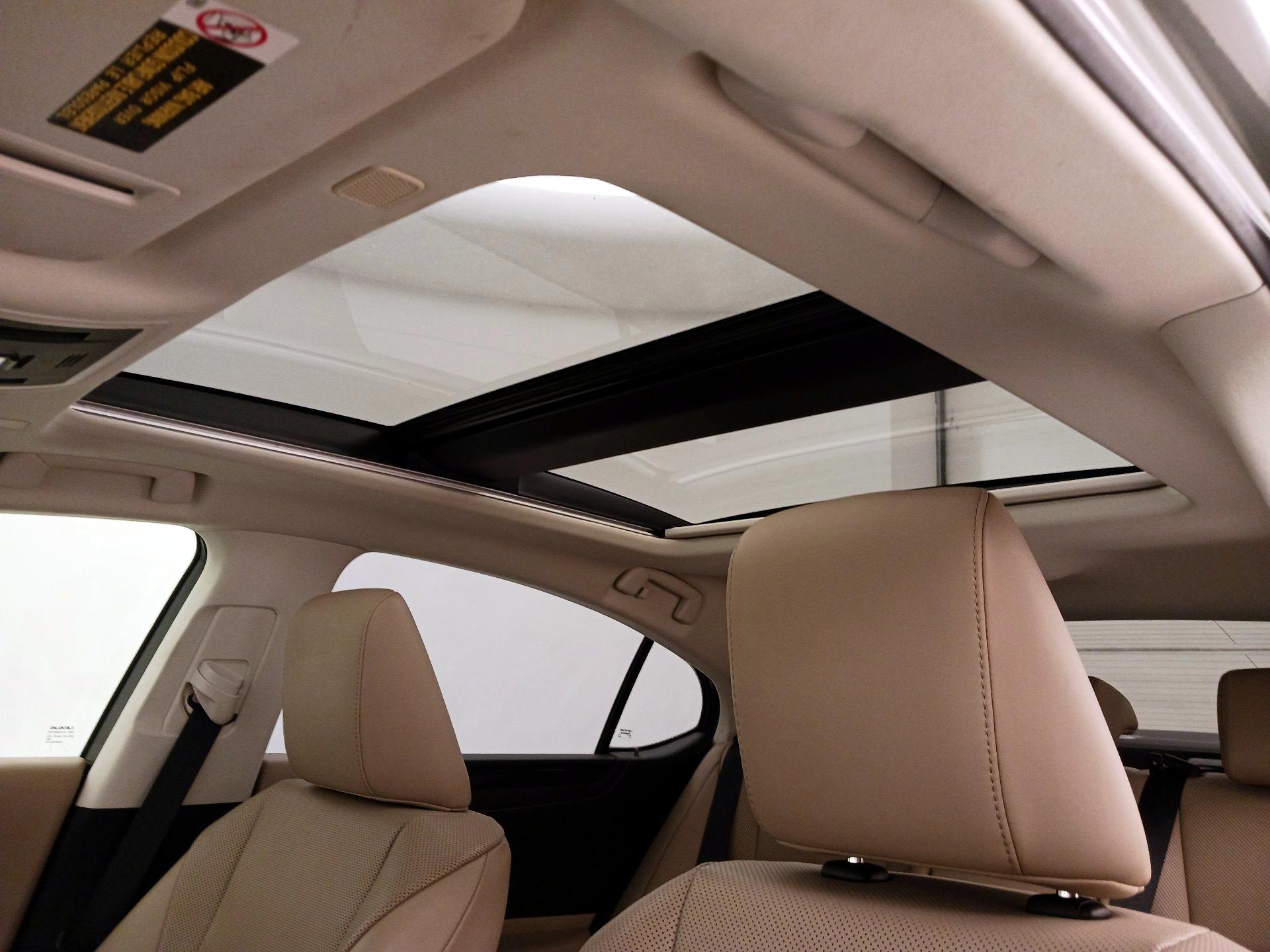 Thumbnail: 2021 Lexus ES - 20