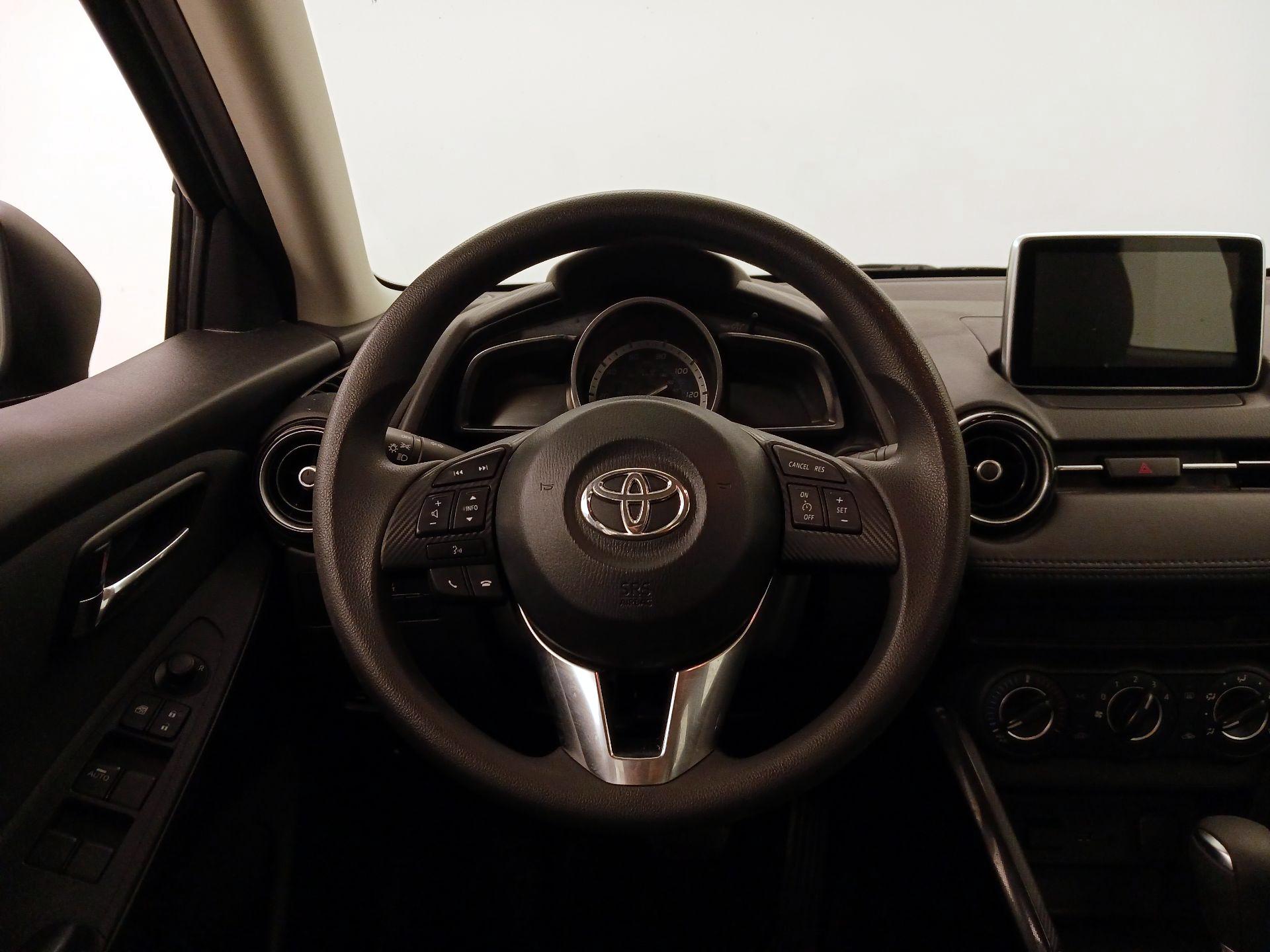 Thumbnail: 2017 Toyota Yaris iA - 10