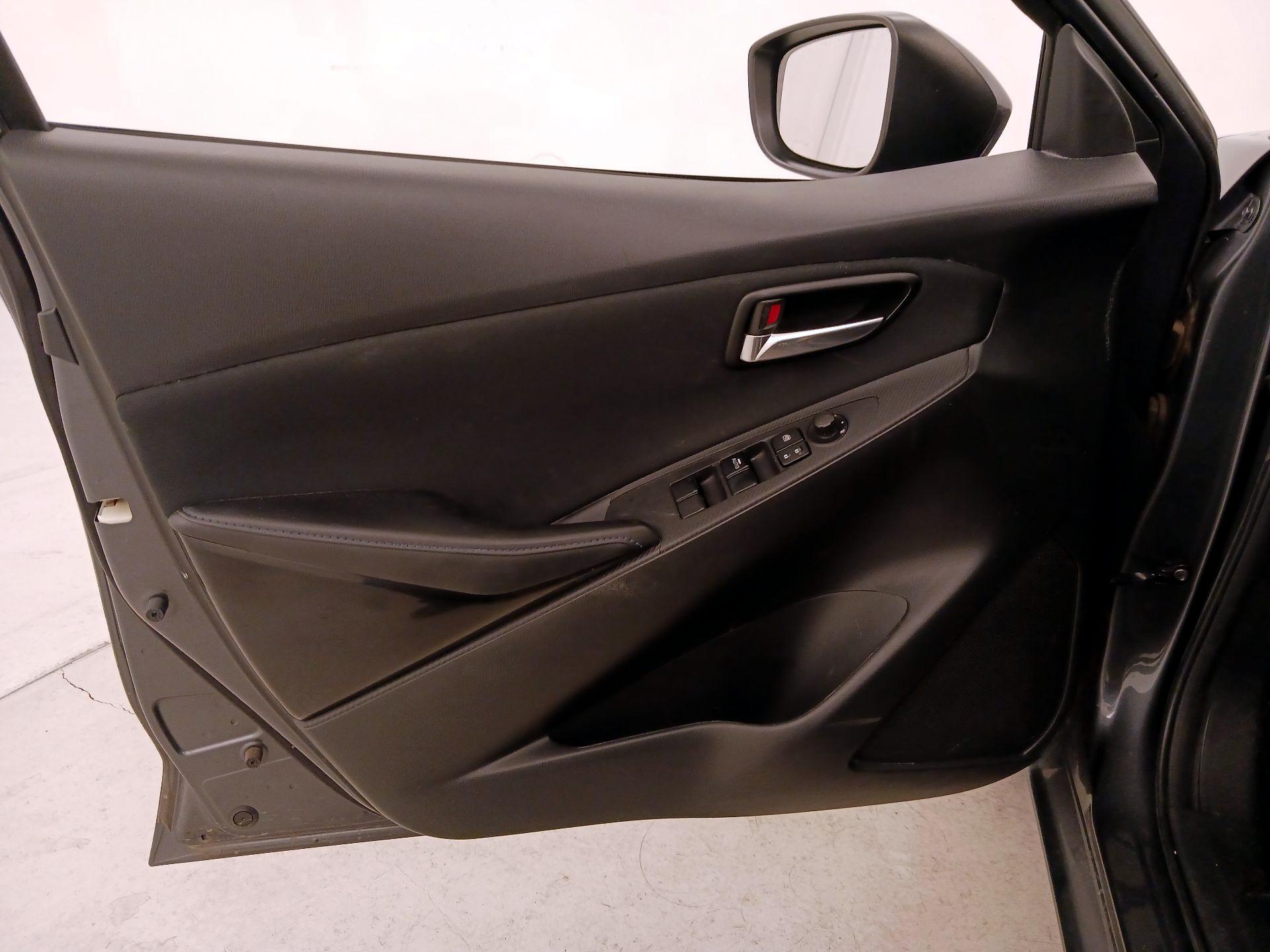 Thumbnail: 2017 Toyota Yaris iA - 12