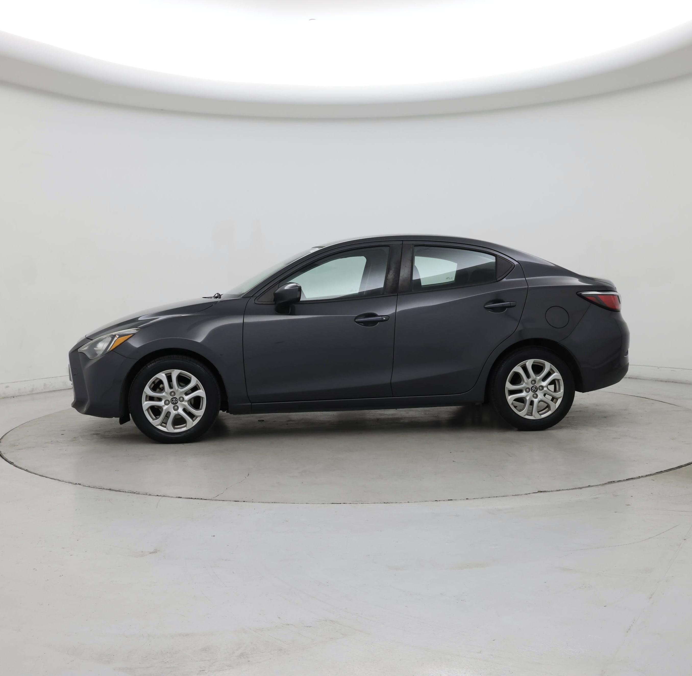 Thumbnail: 2017 Toyota Yaris iA - 3