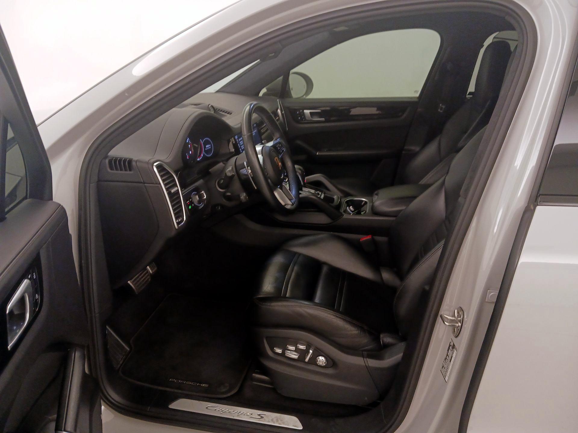 Thumbnail: 2020 Porsche Cayenne - 11