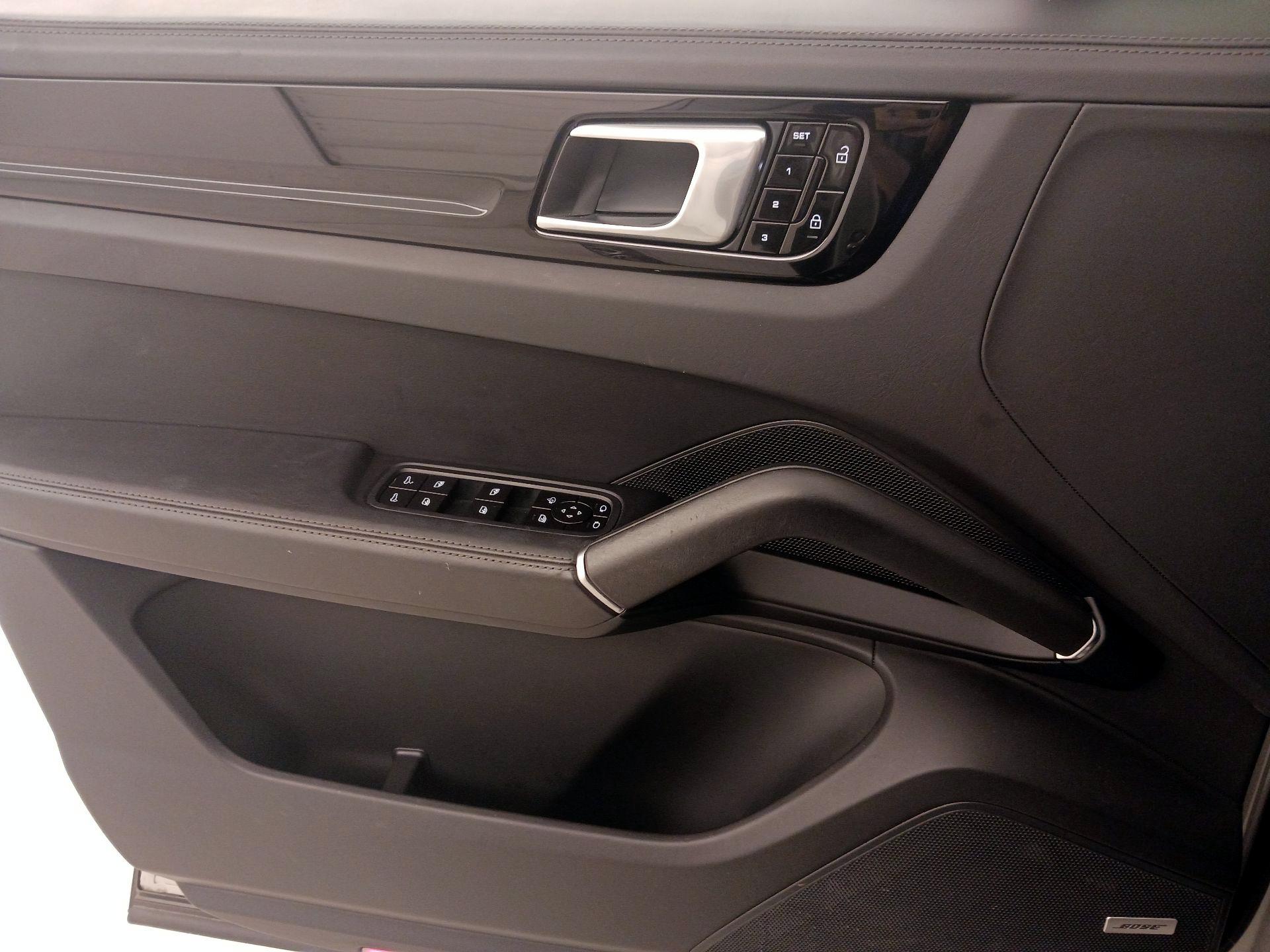 Thumbnail: 2020 Porsche Cayenne - 12