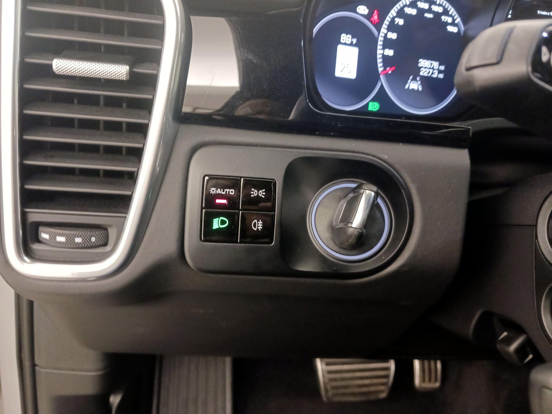 Thumbnail: 2020 Porsche Cayenne - 13