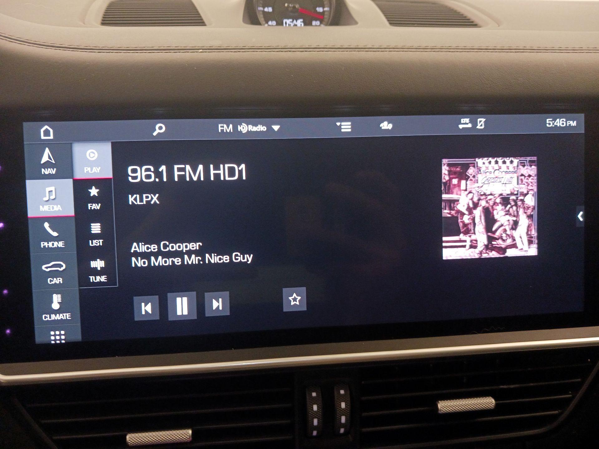 Thumbnail: 2020 Porsche Cayenne - 16