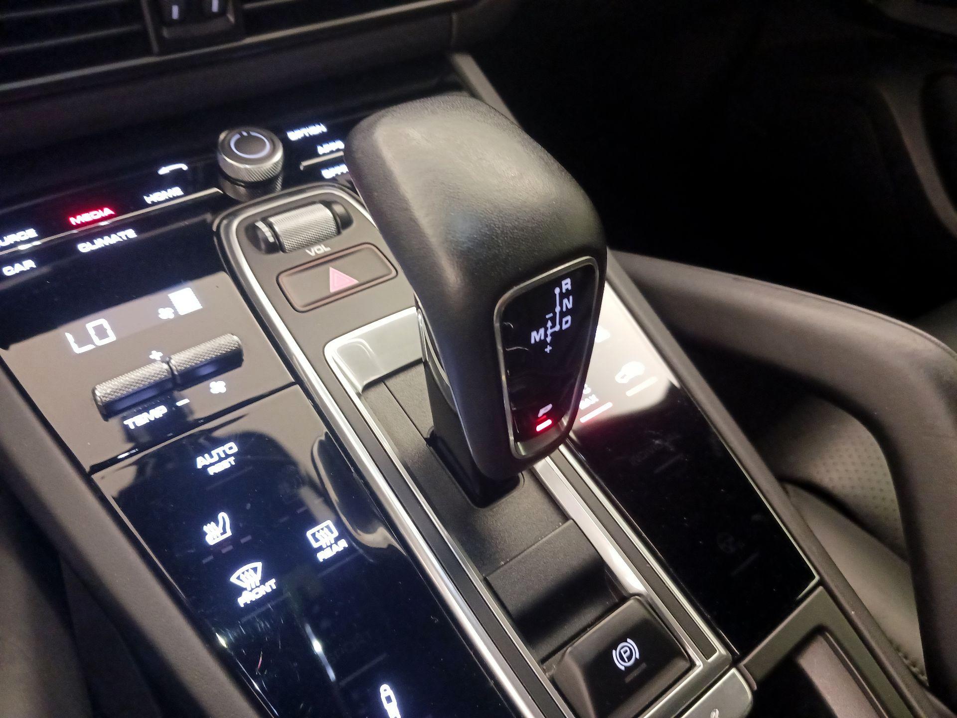 Thumbnail: 2020 Porsche Cayenne - 18