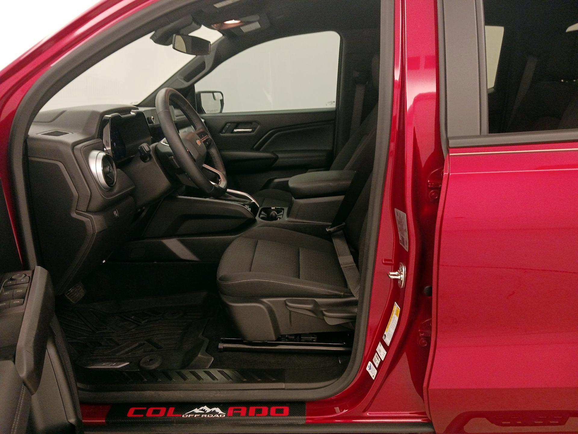 Thumbnail: 2024 Chevrolet Colorado - 11