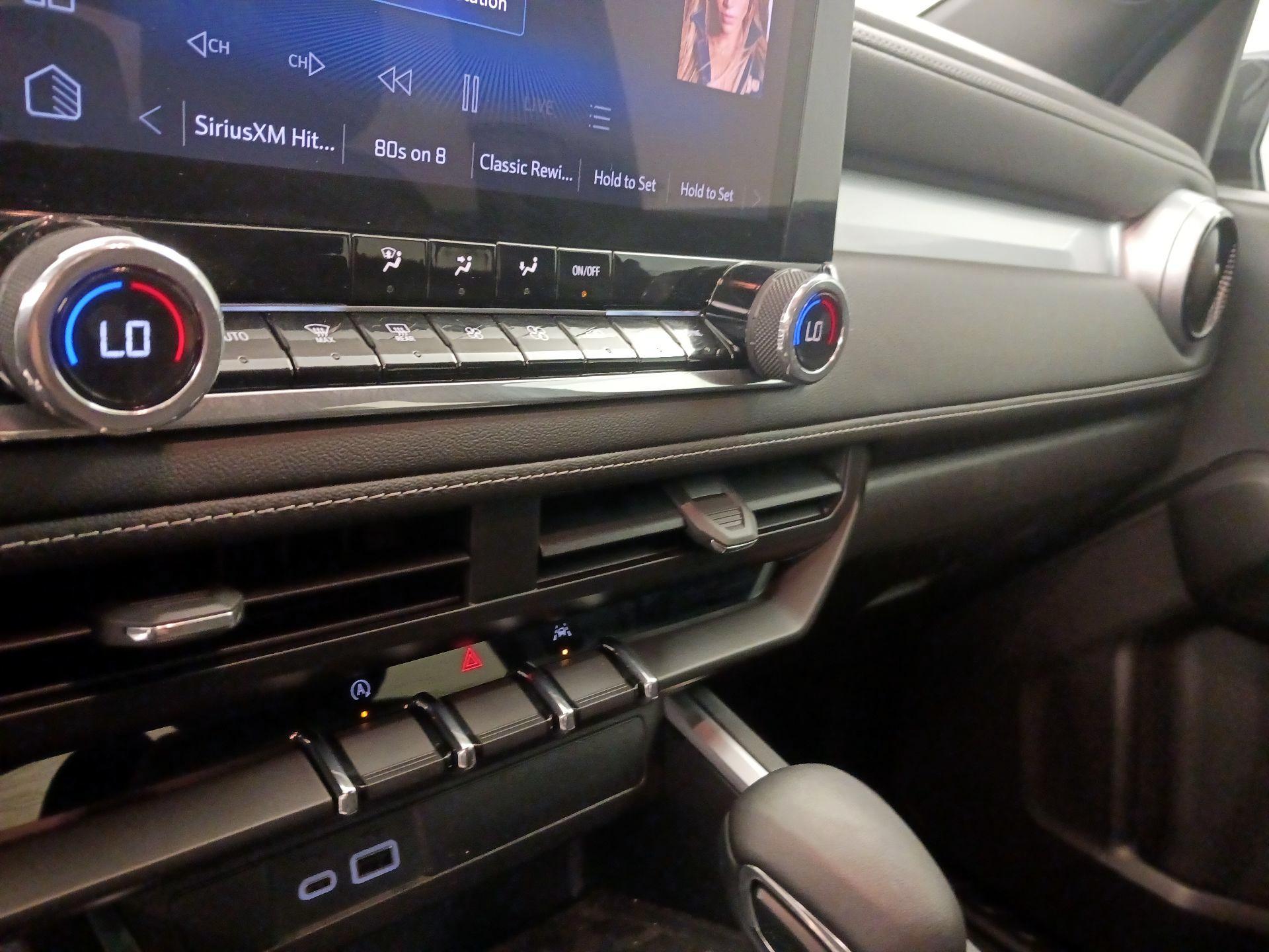 Thumbnail: 2024 Chevrolet Colorado - 16