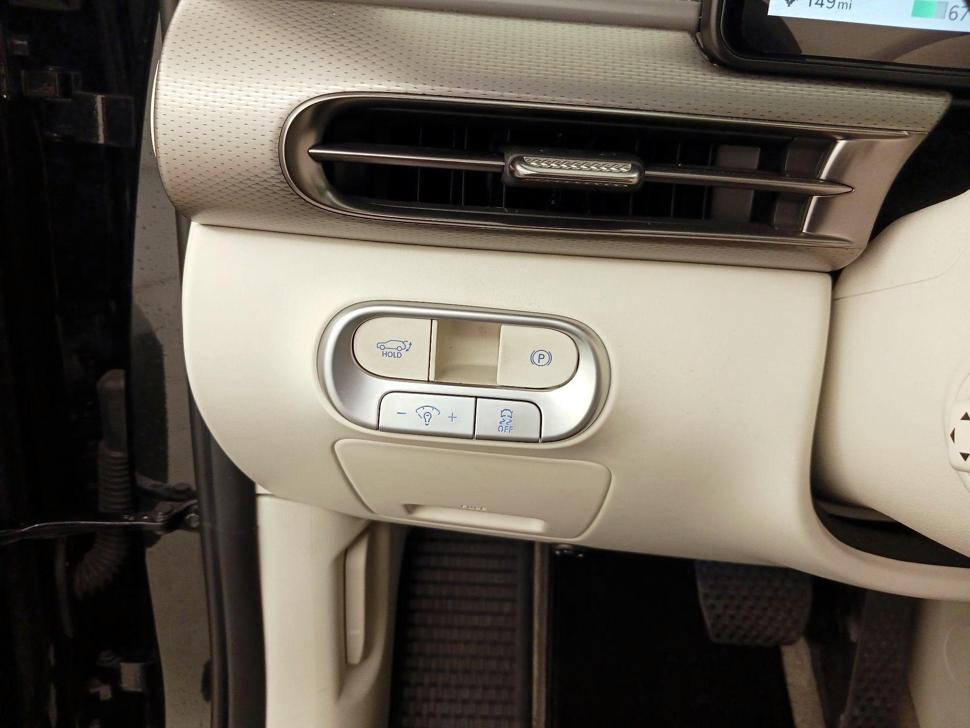 Thumbnail: 2023 Genesis GV60 - 13