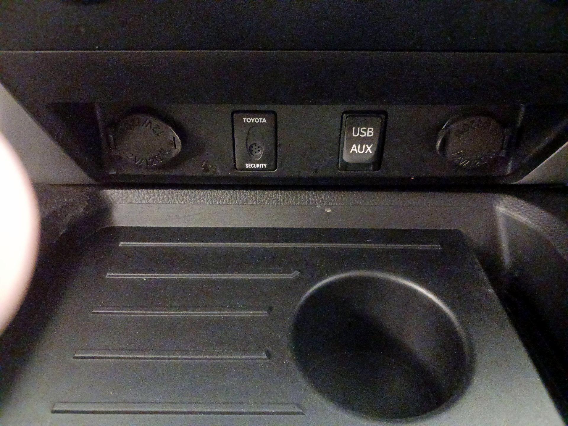 Thumbnail: 2015 Toyota Tundra - 18