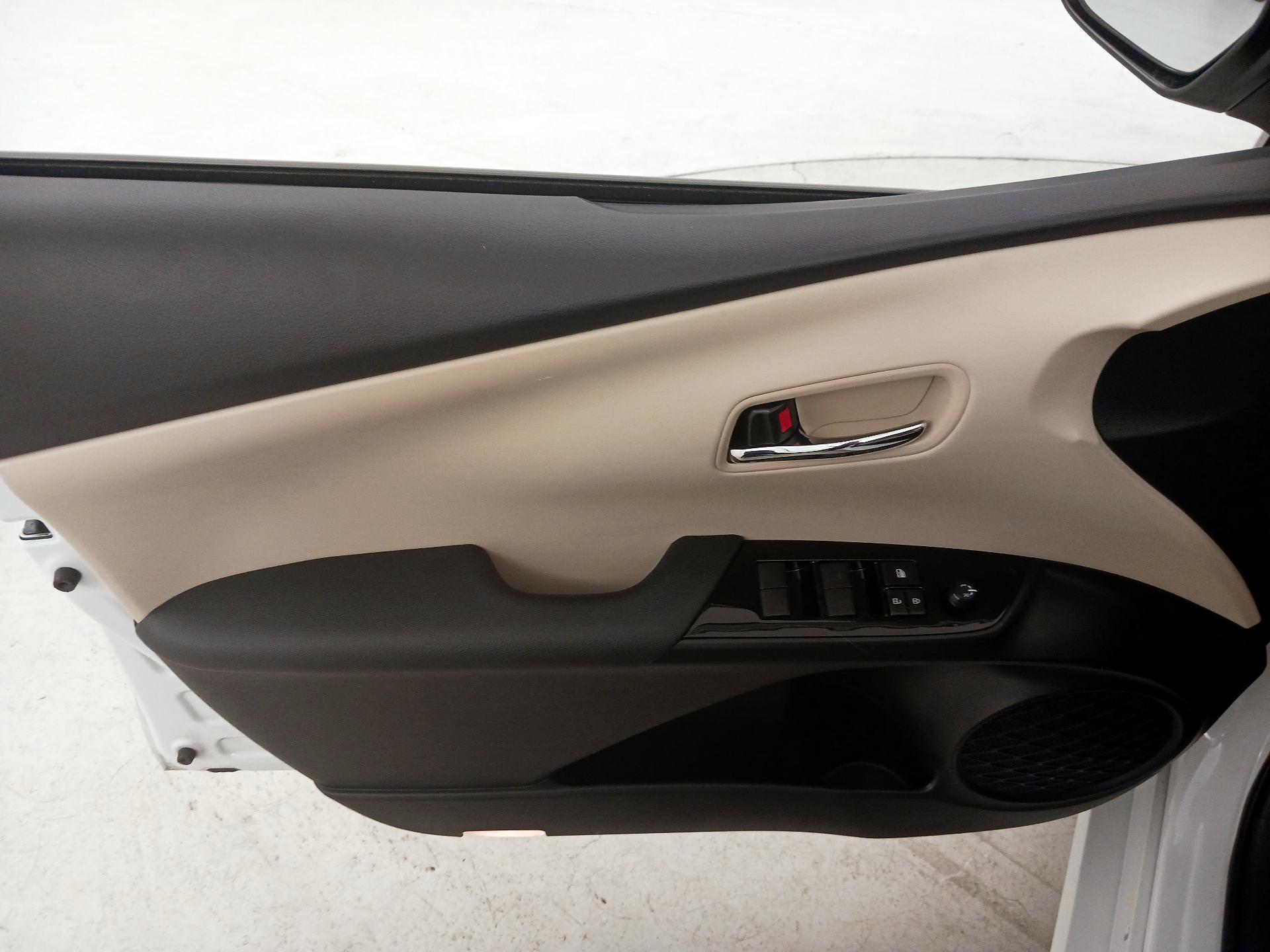 Thumbnail: 2021 Toyota Prius - 12