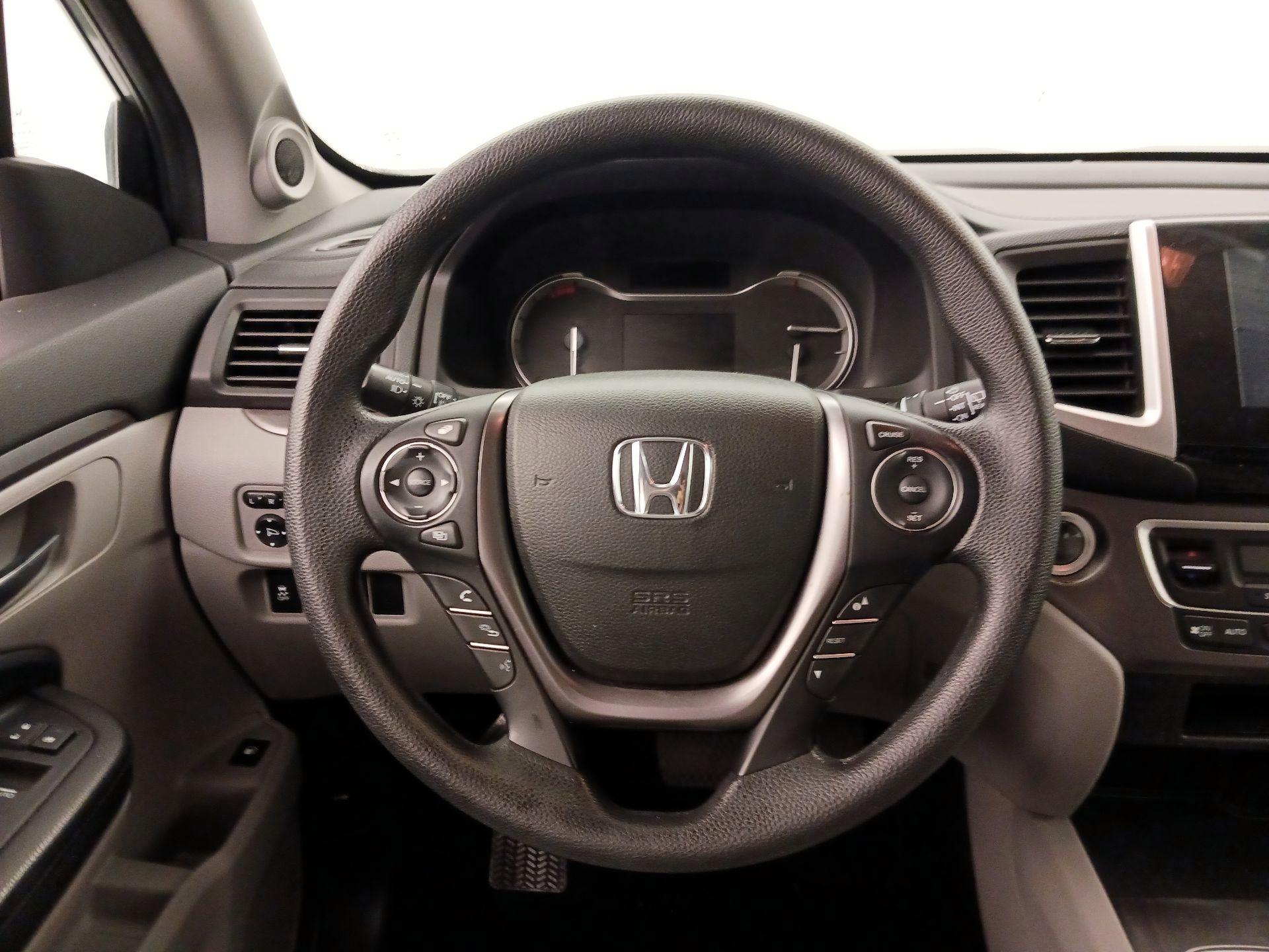 Thumbnail: 2017 Honda Pilot - 10