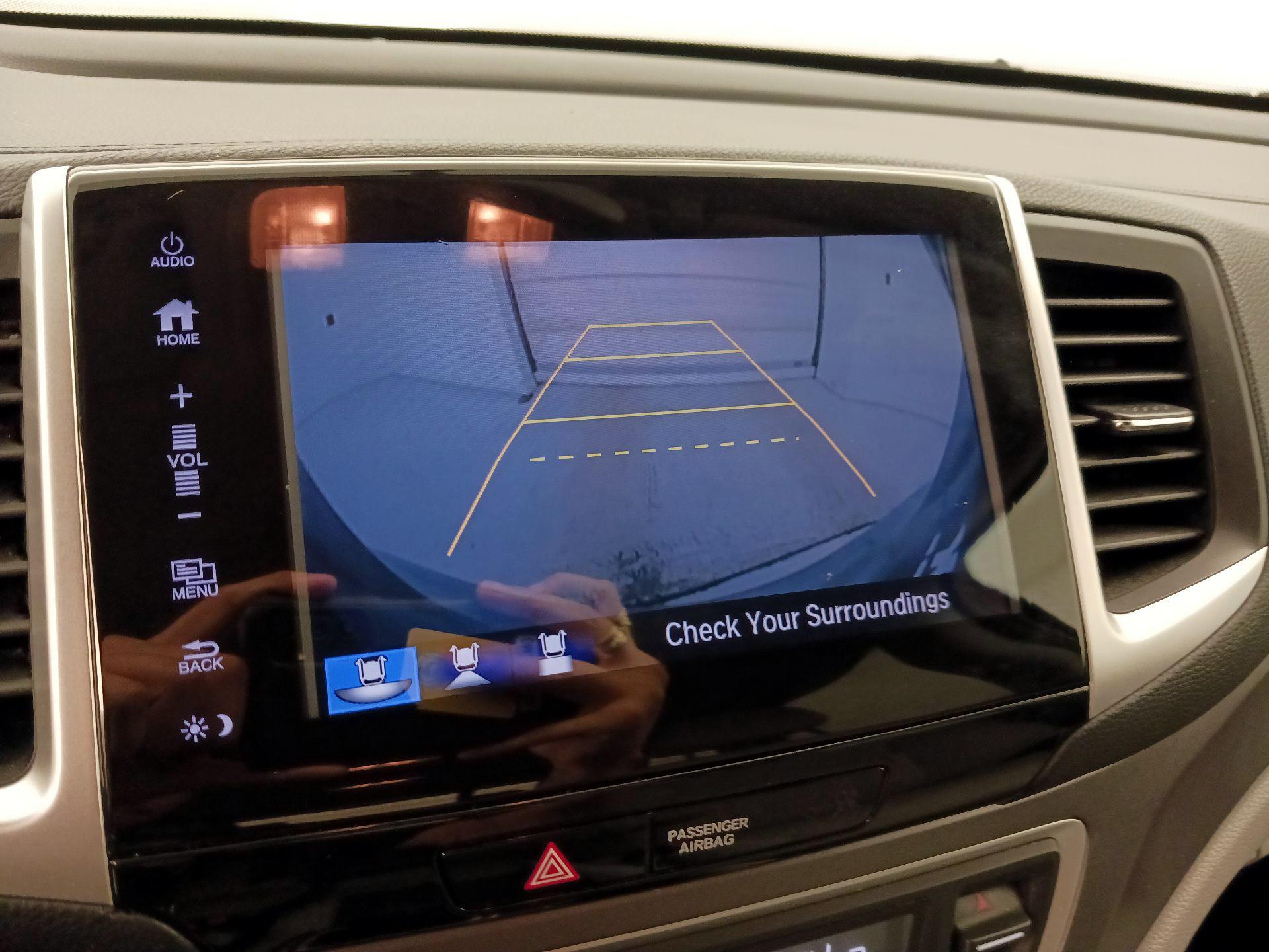 Thumbnail: 2017 Honda Pilot - 14