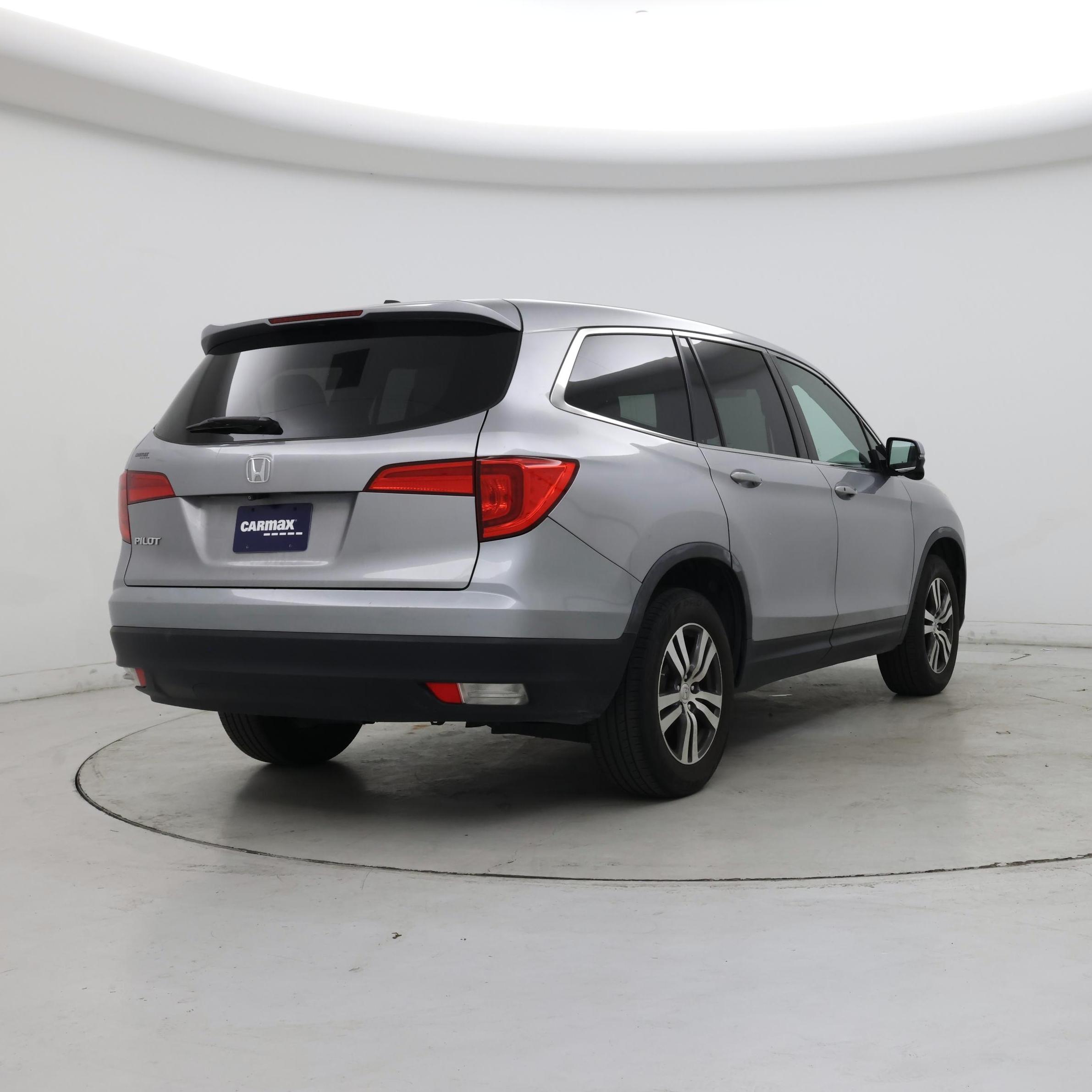 Thumbnail: 2017 Honda Pilot - 8