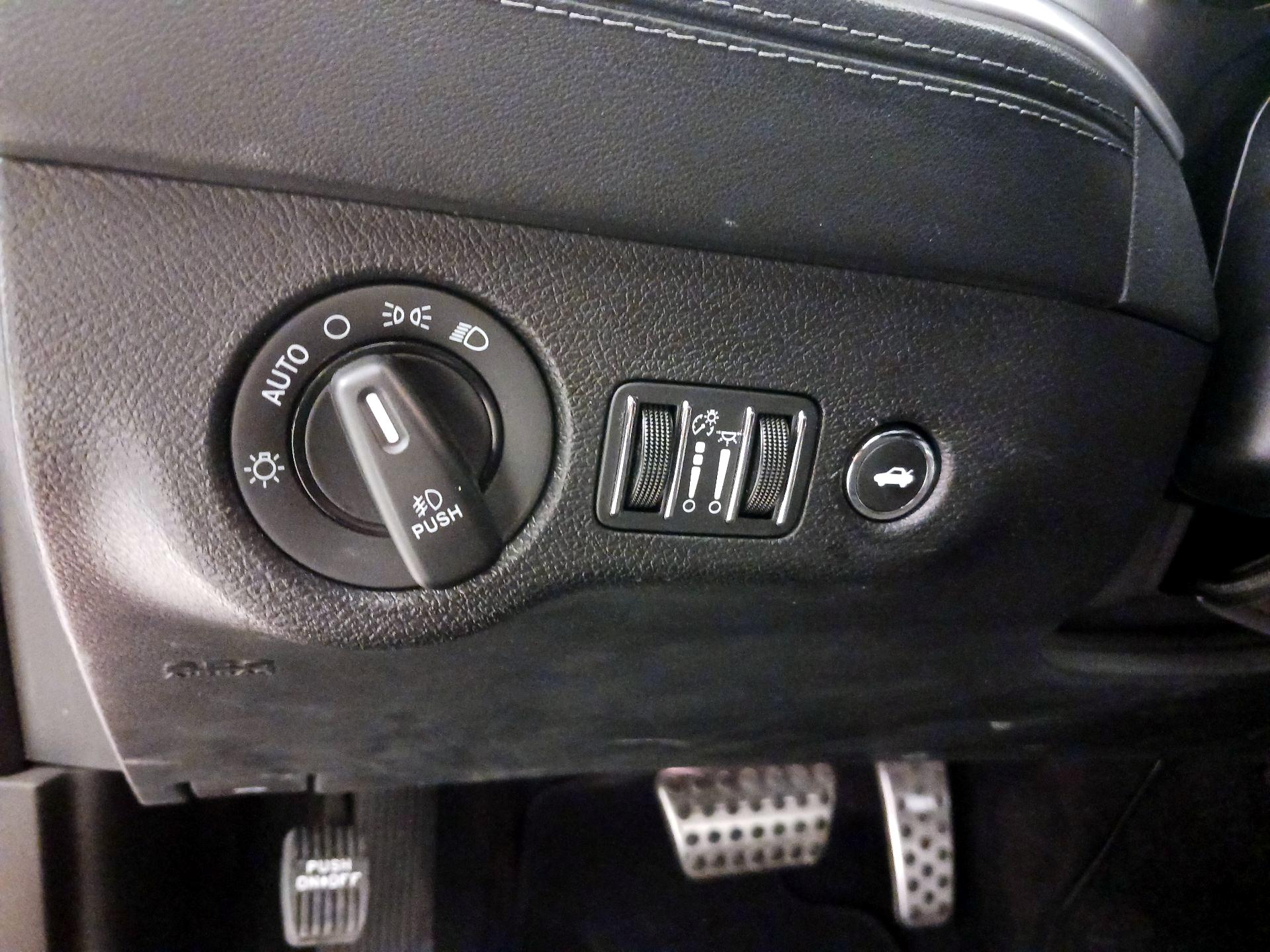 Thumbnail: 2020 Dodge Charger - 13