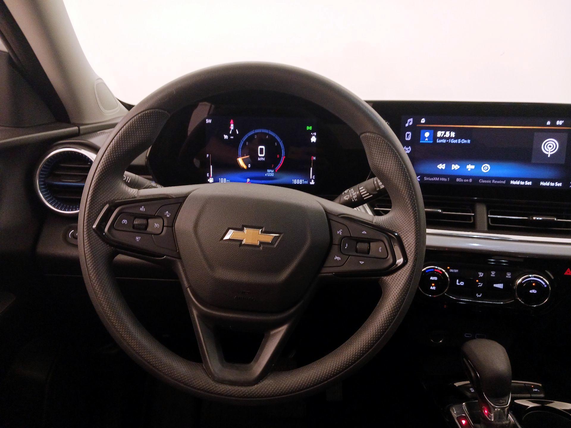 Thumbnail: 2024 Chevrolet Trax - 10