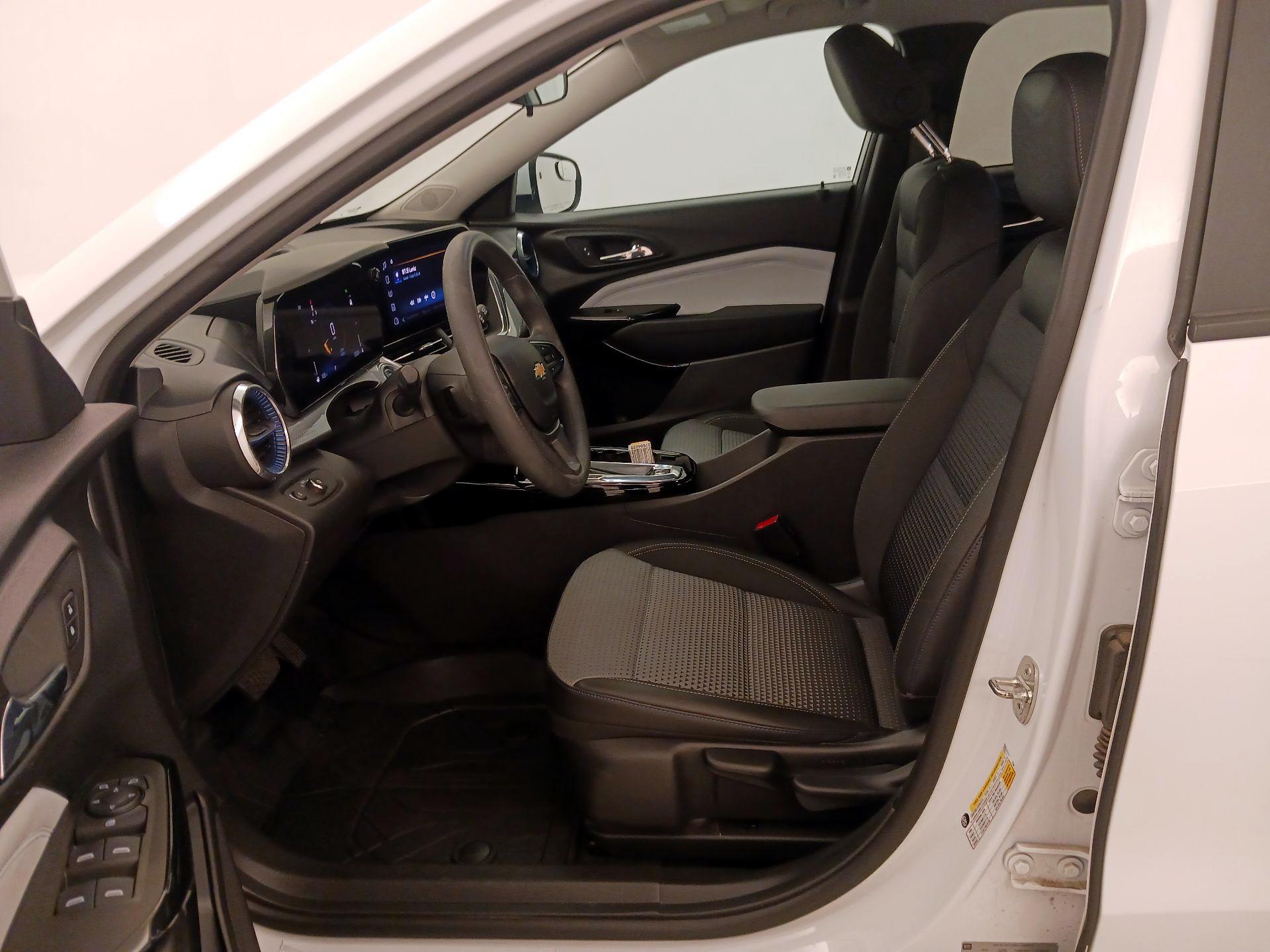 Thumbnail: 2024 Chevrolet Trax - 11