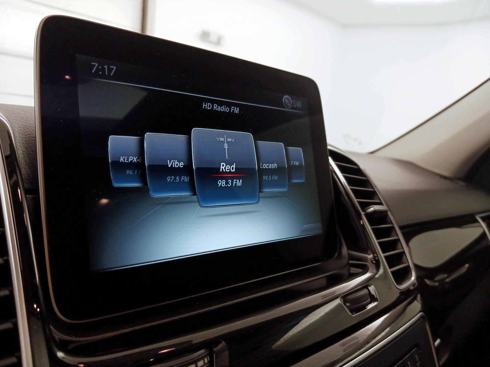Thumbnail: 2016 Mercedes-Benz GLE - 16