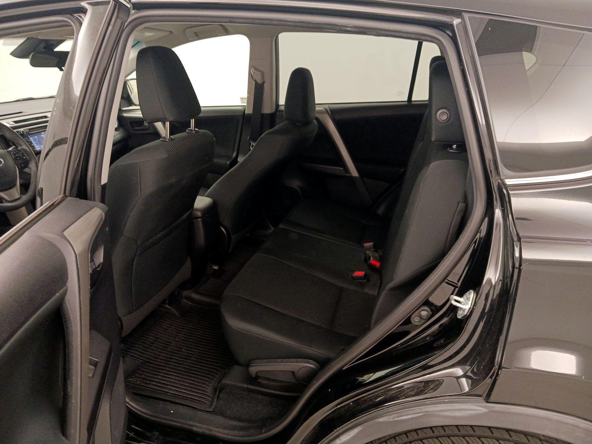 Thumbnail: 2018 Toyota RAV4 - 19