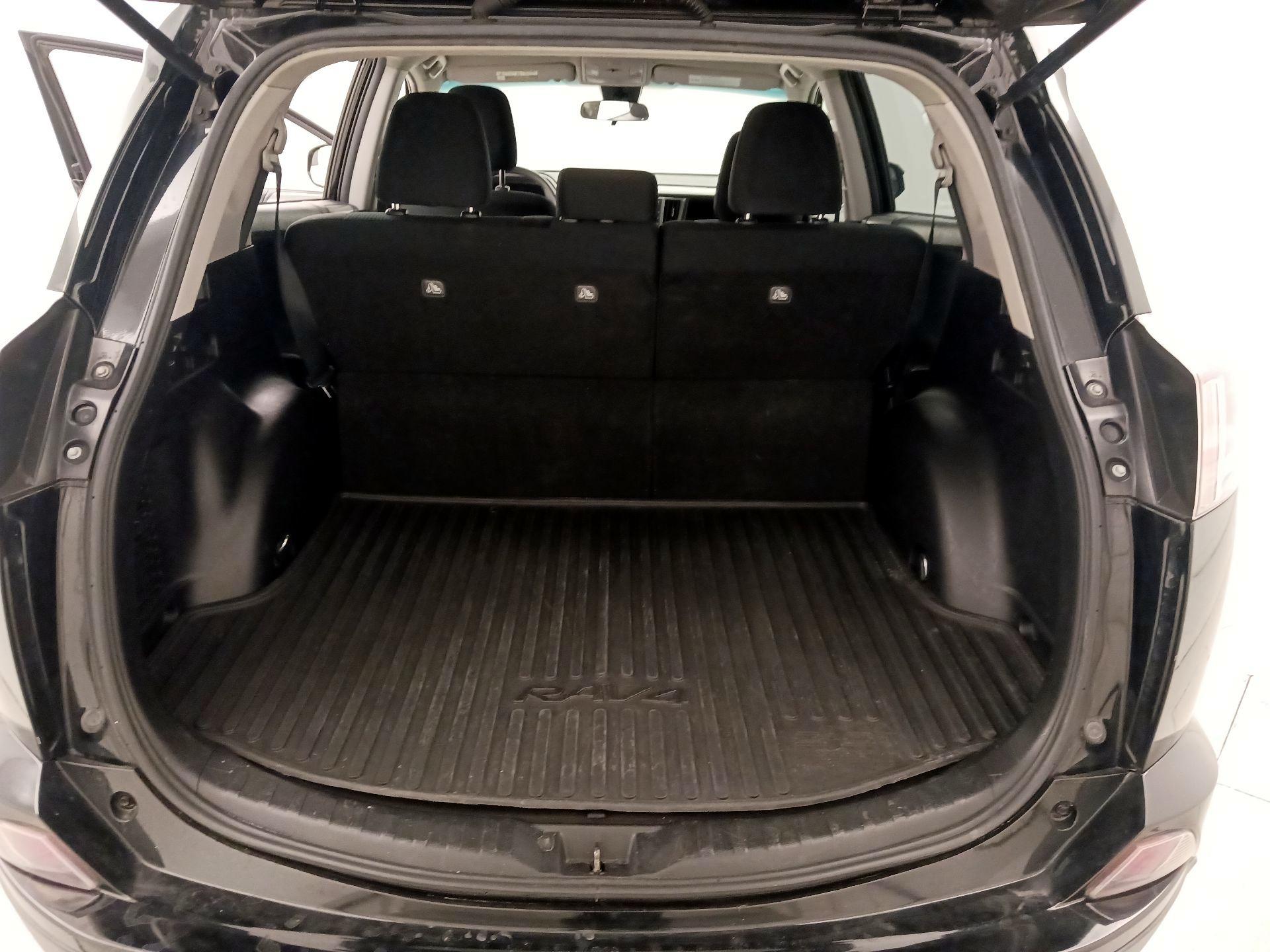 Thumbnail: 2018 Toyota RAV4 - 20