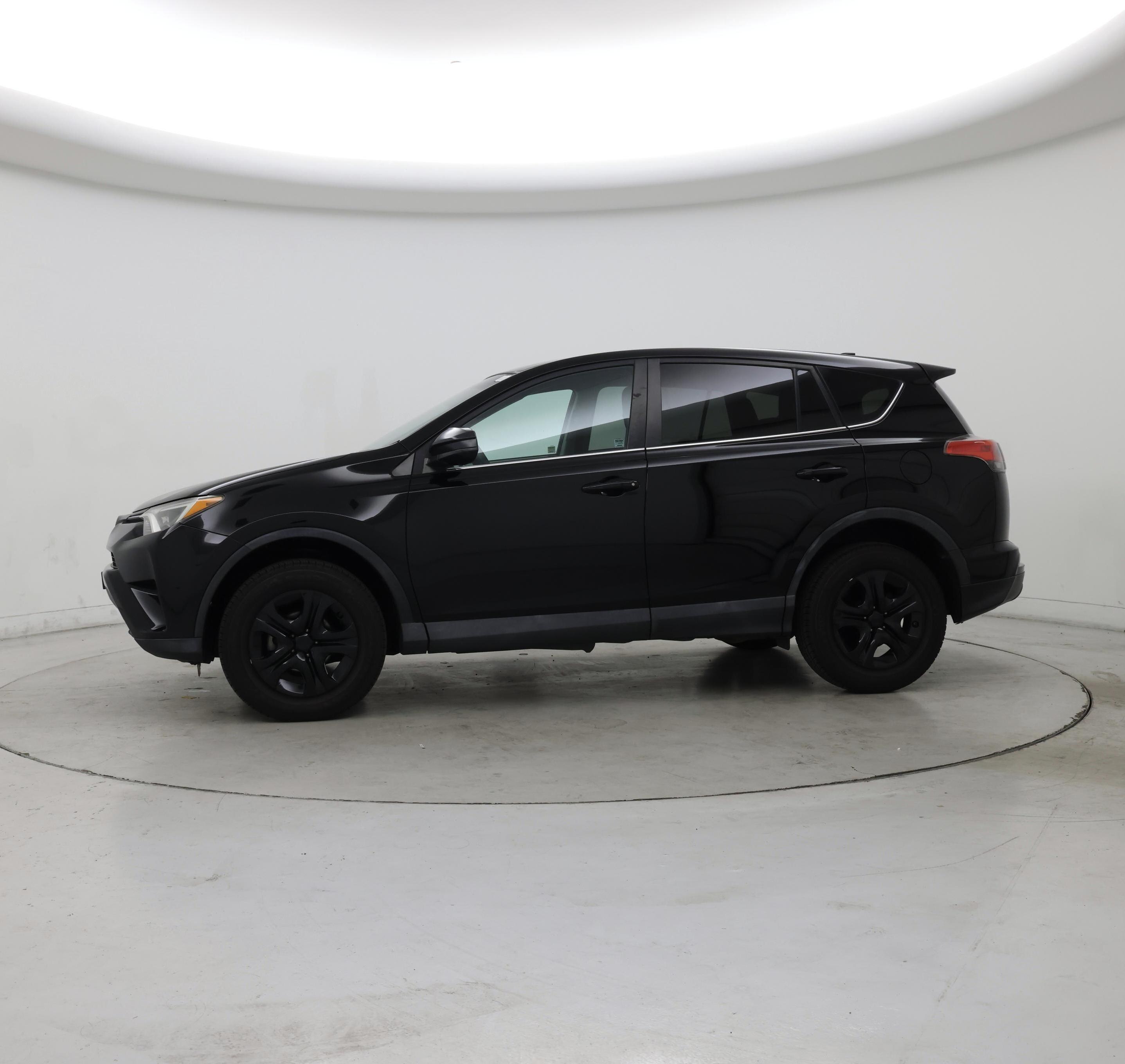 Thumbnail: 2018 Toyota RAV4 - 3