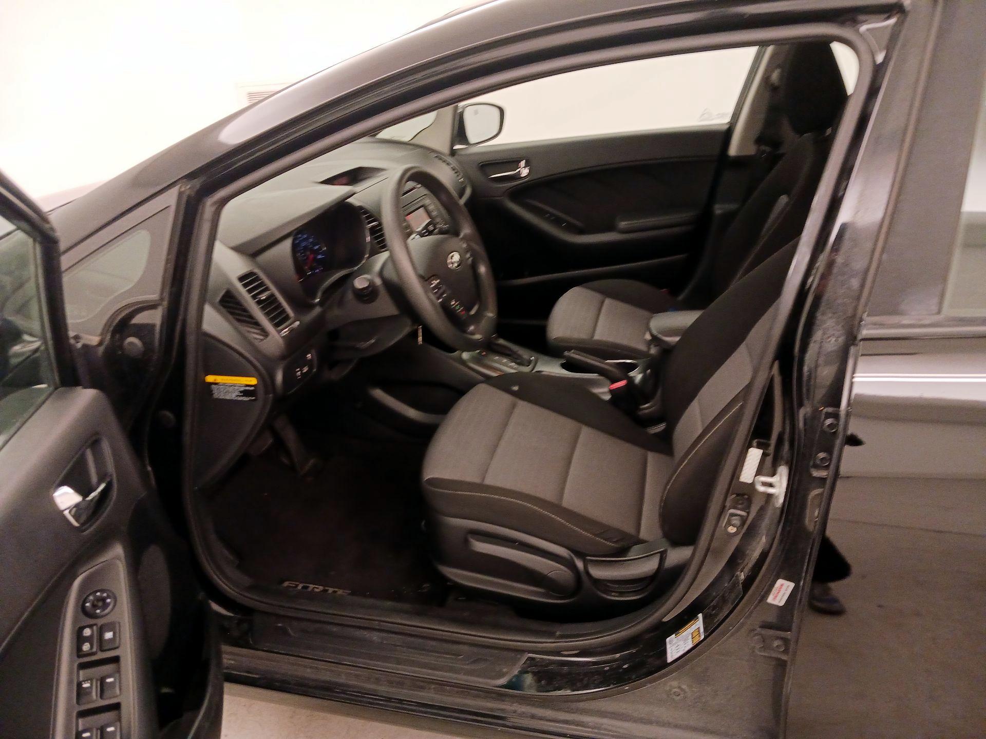 Thumbnail: 2016 Kia Forte - 11