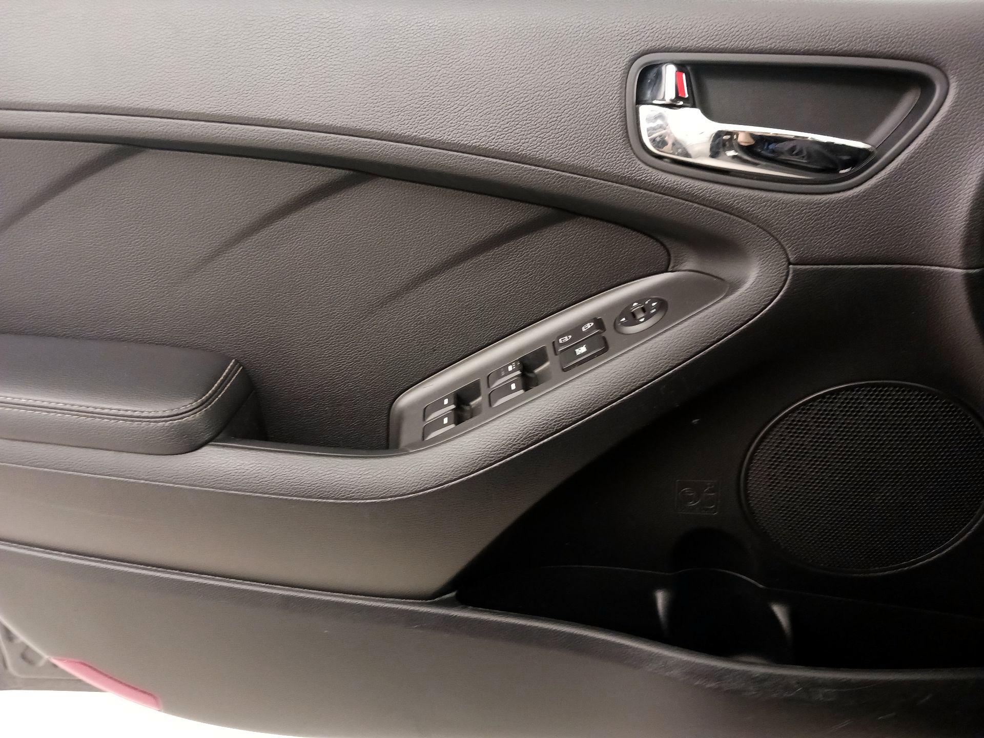 Thumbnail: 2016 Kia Forte - 12