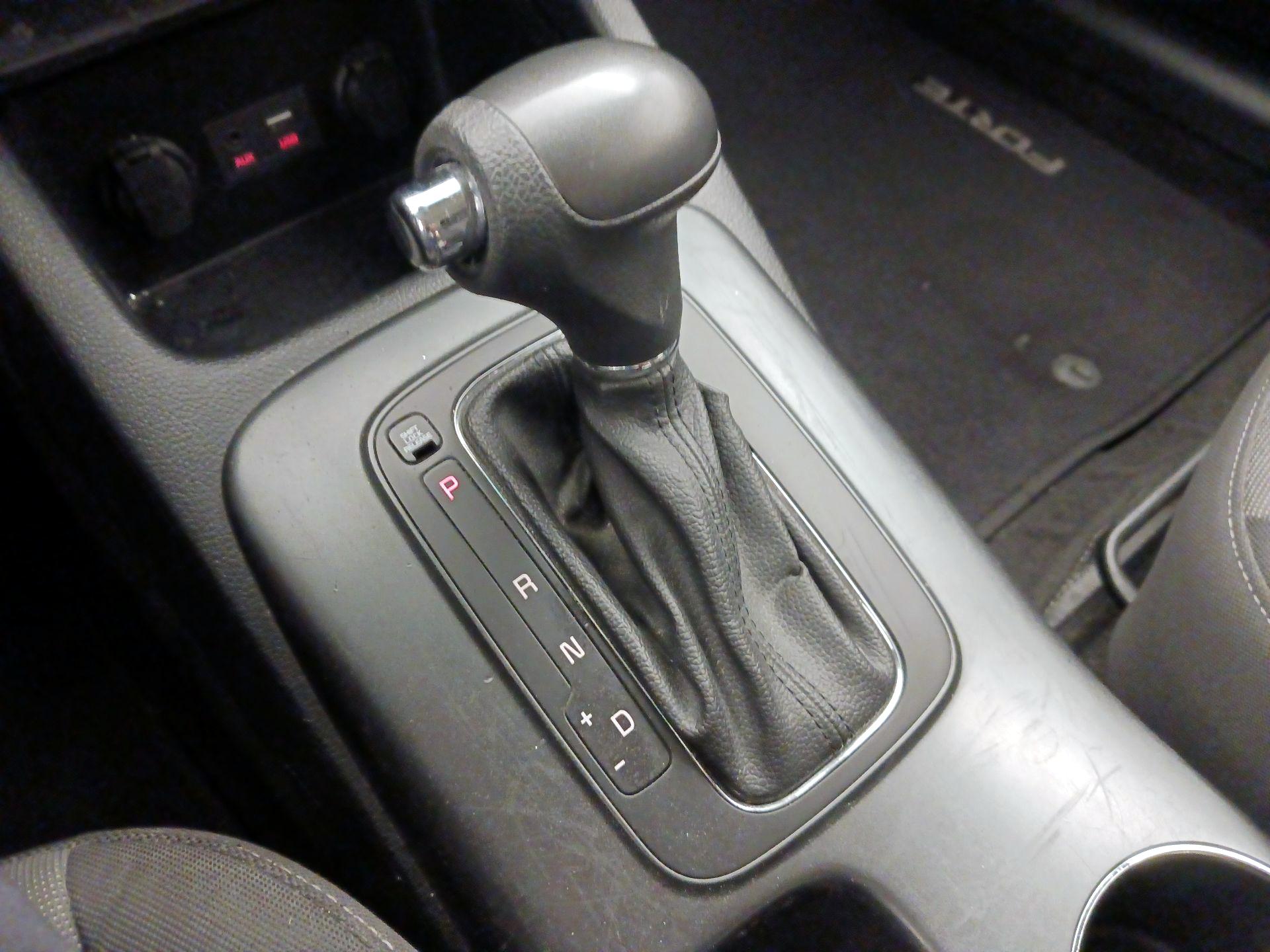 Thumbnail: 2016 Kia Forte - 16