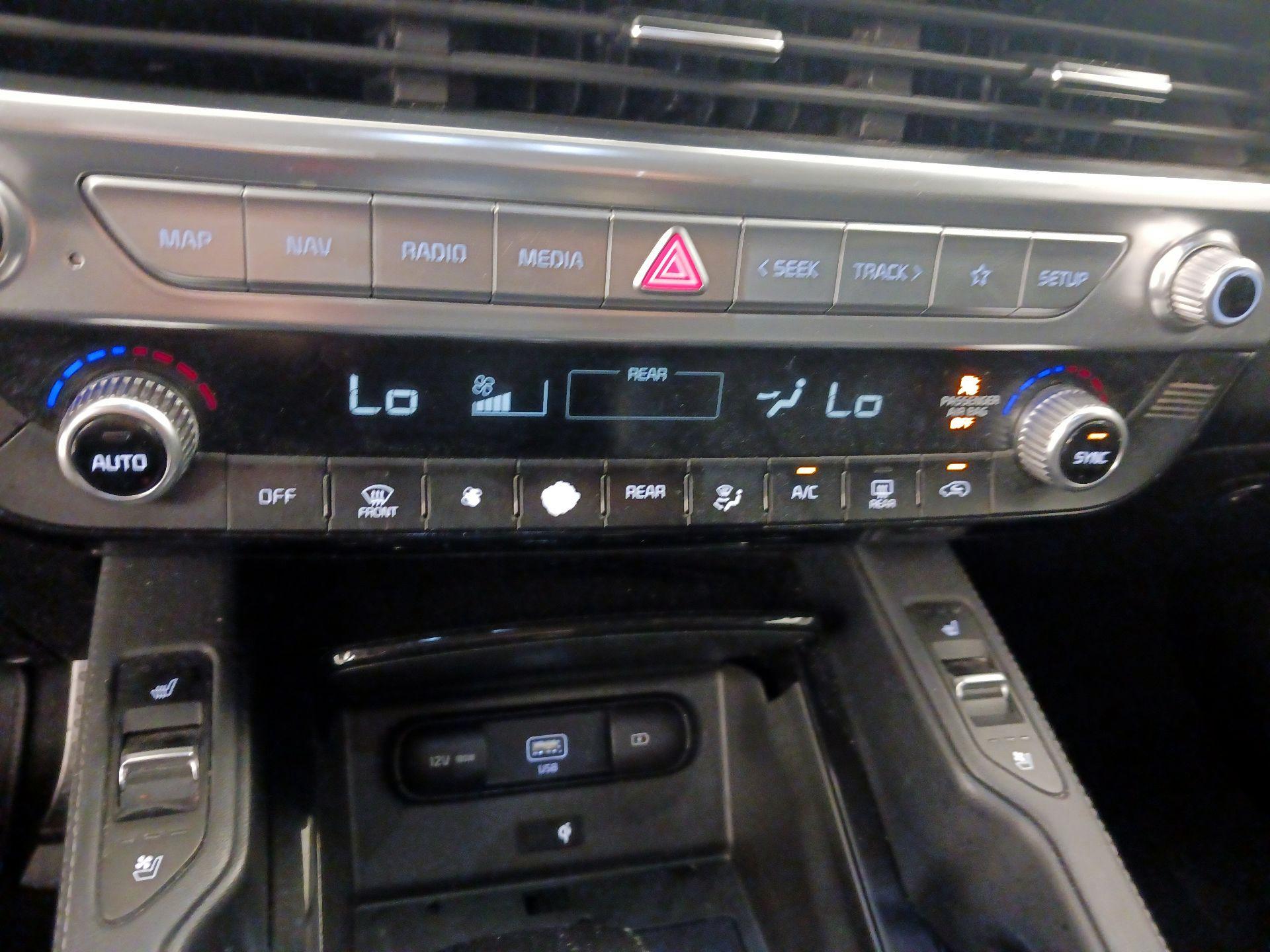 Thumbnail: 2020 Kia Telluride - 17