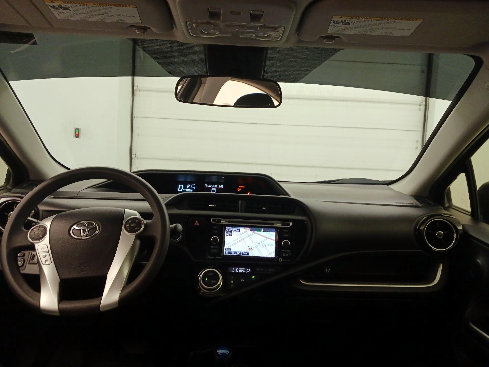 Thumbnail: 2016 Toyota Prius c - 9