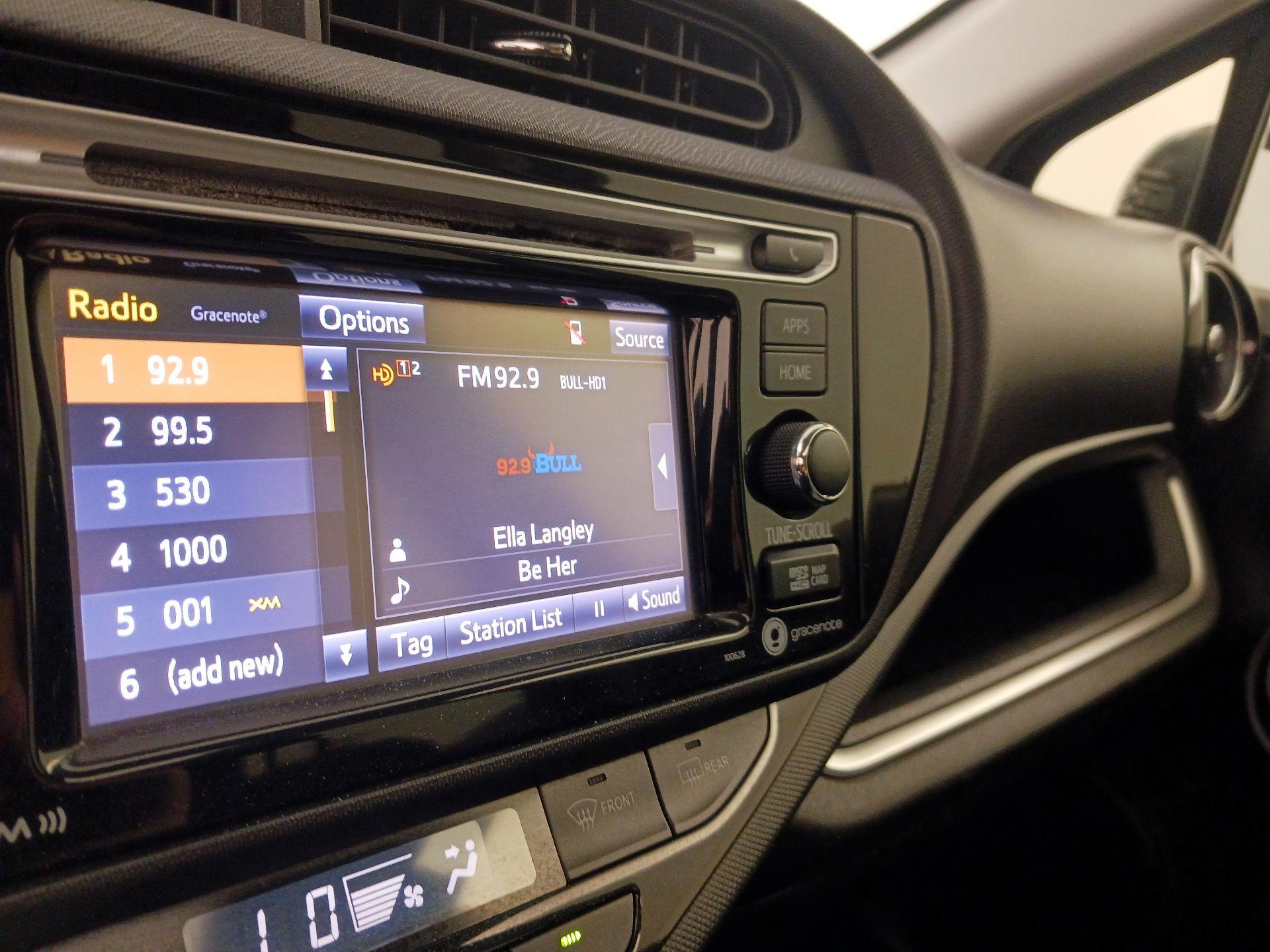 Thumbnail: 2016 Toyota Prius c - 15