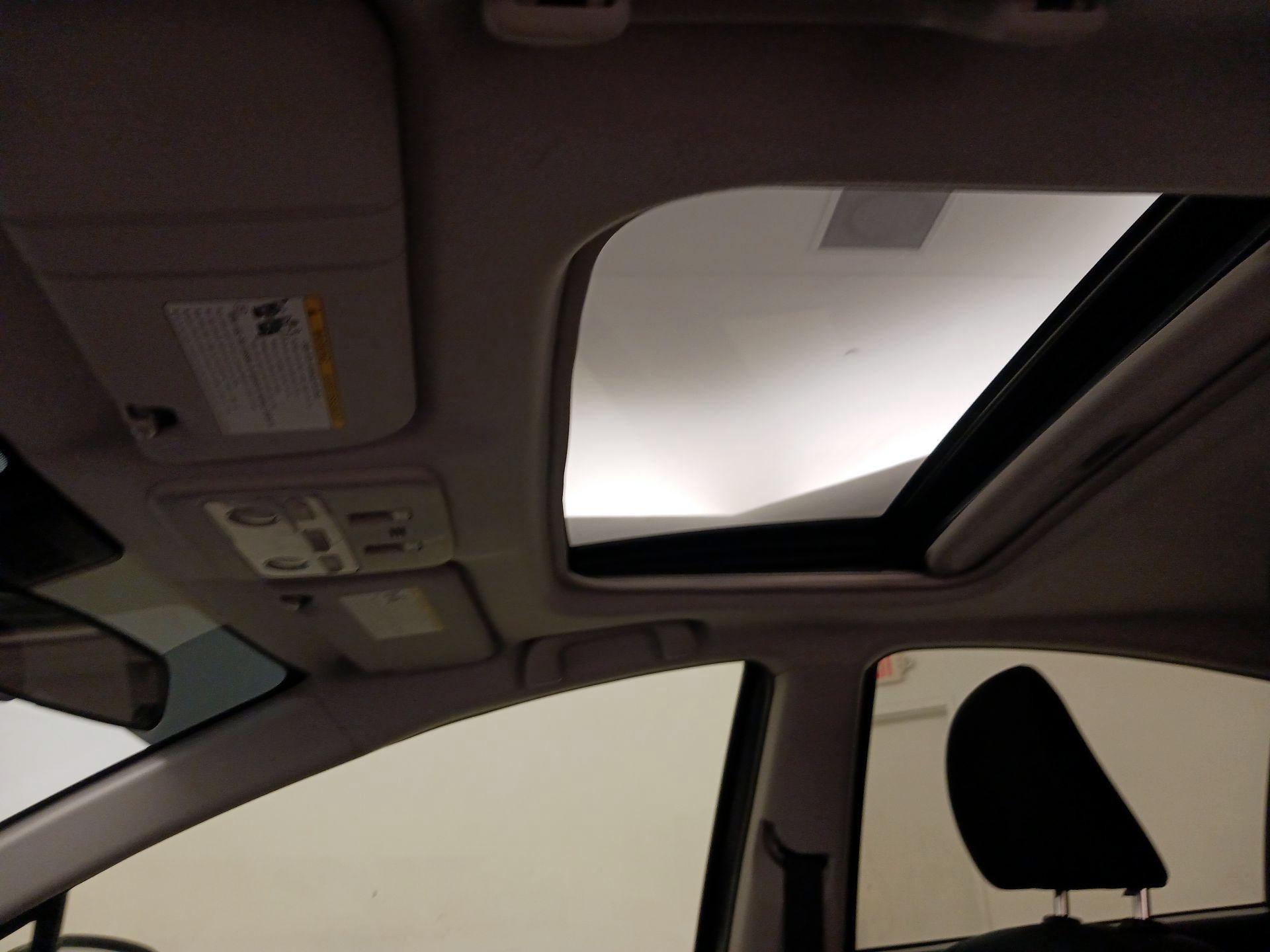 Thumbnail: 2016 Toyota Prius c - 18