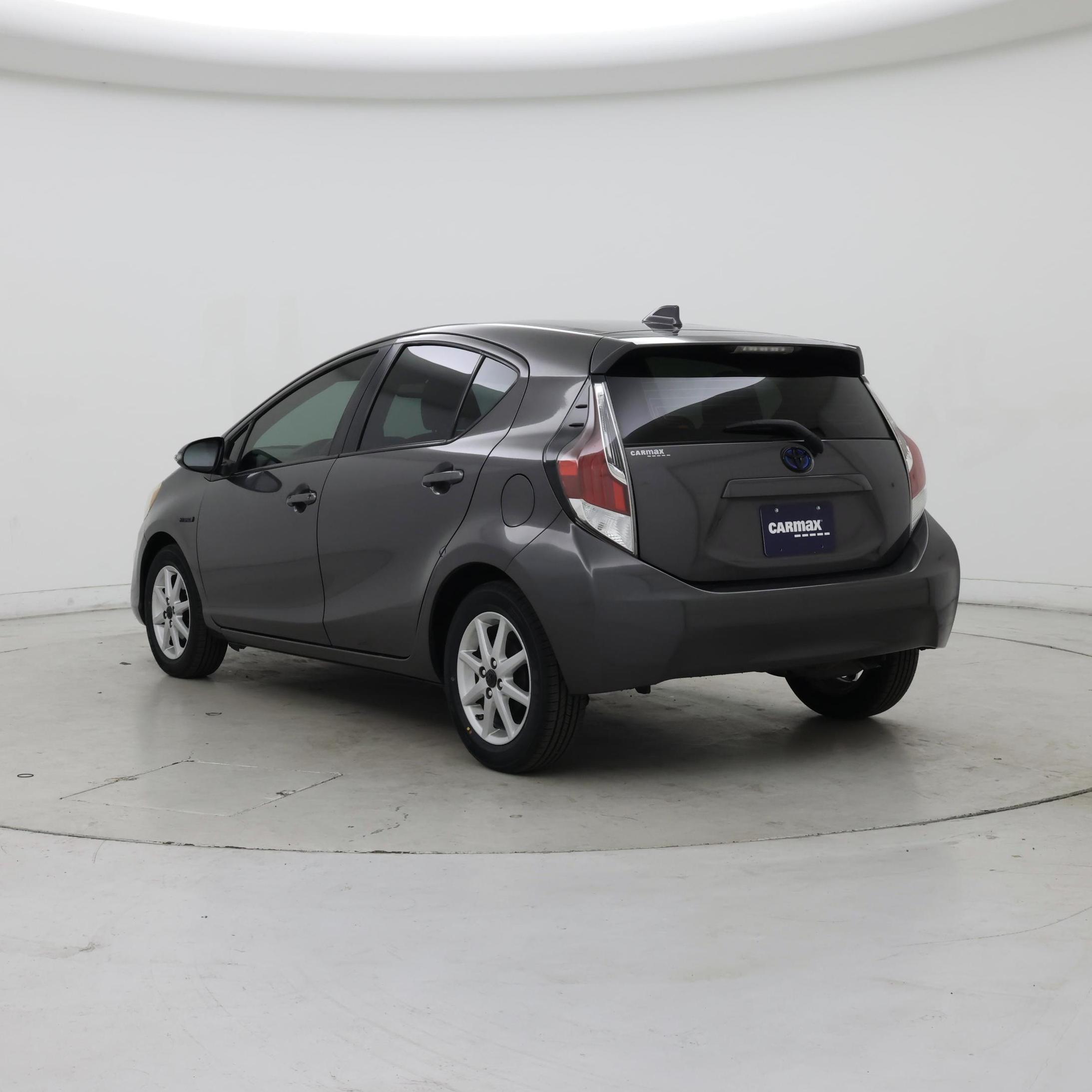 Thumbnail: 2016 Toyota Prius c - 2