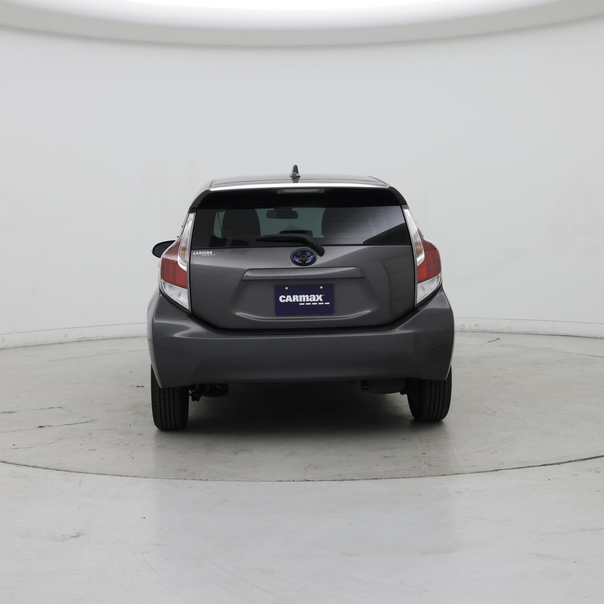Thumbnail: 2016 Toyota Prius c - 6