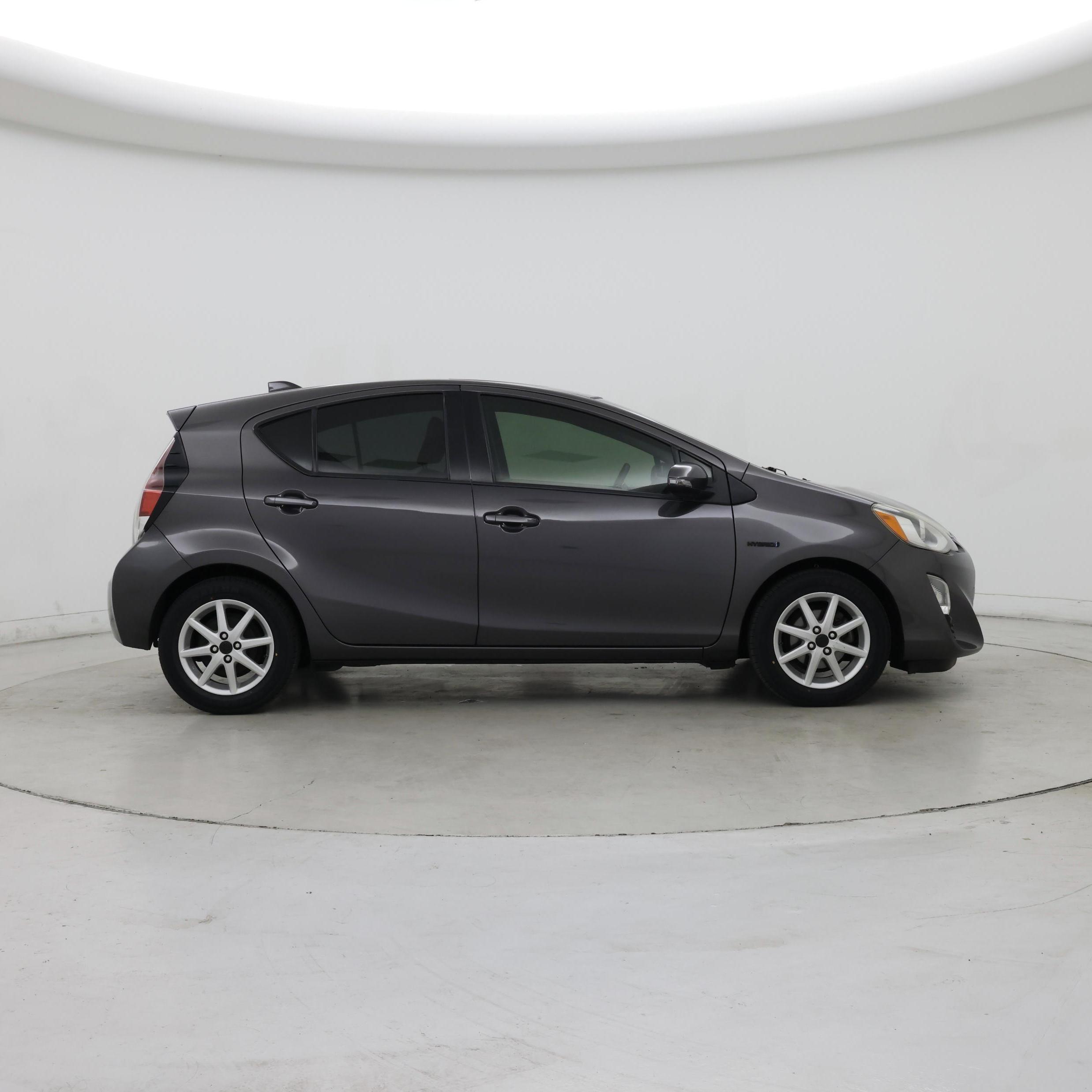 Thumbnail: 2016 Toyota Prius c - 7