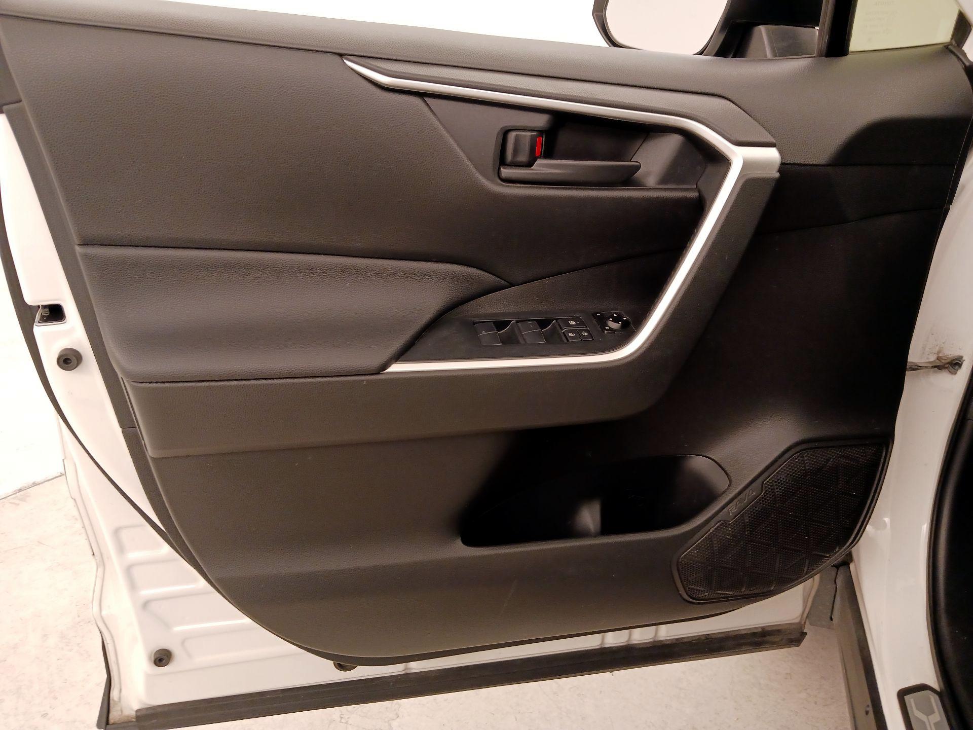 Thumbnail: 2020 Toyota RAV4 - 12