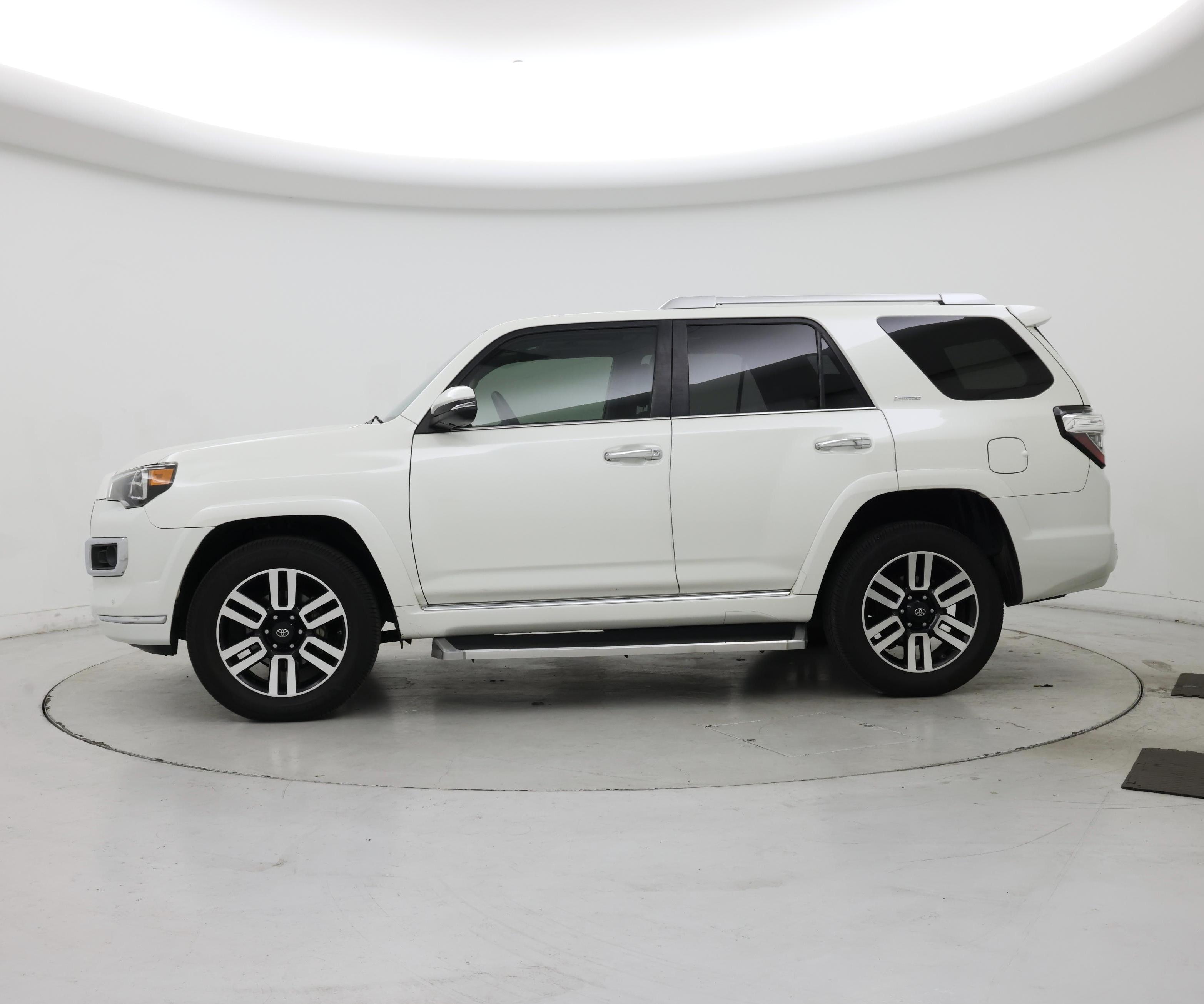Thumbnail: 2018 Toyota 4Runner - 3