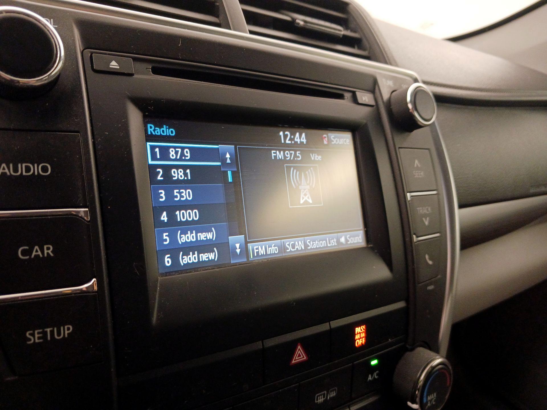 Thumbnail: 2016 Toyota Camry - 15