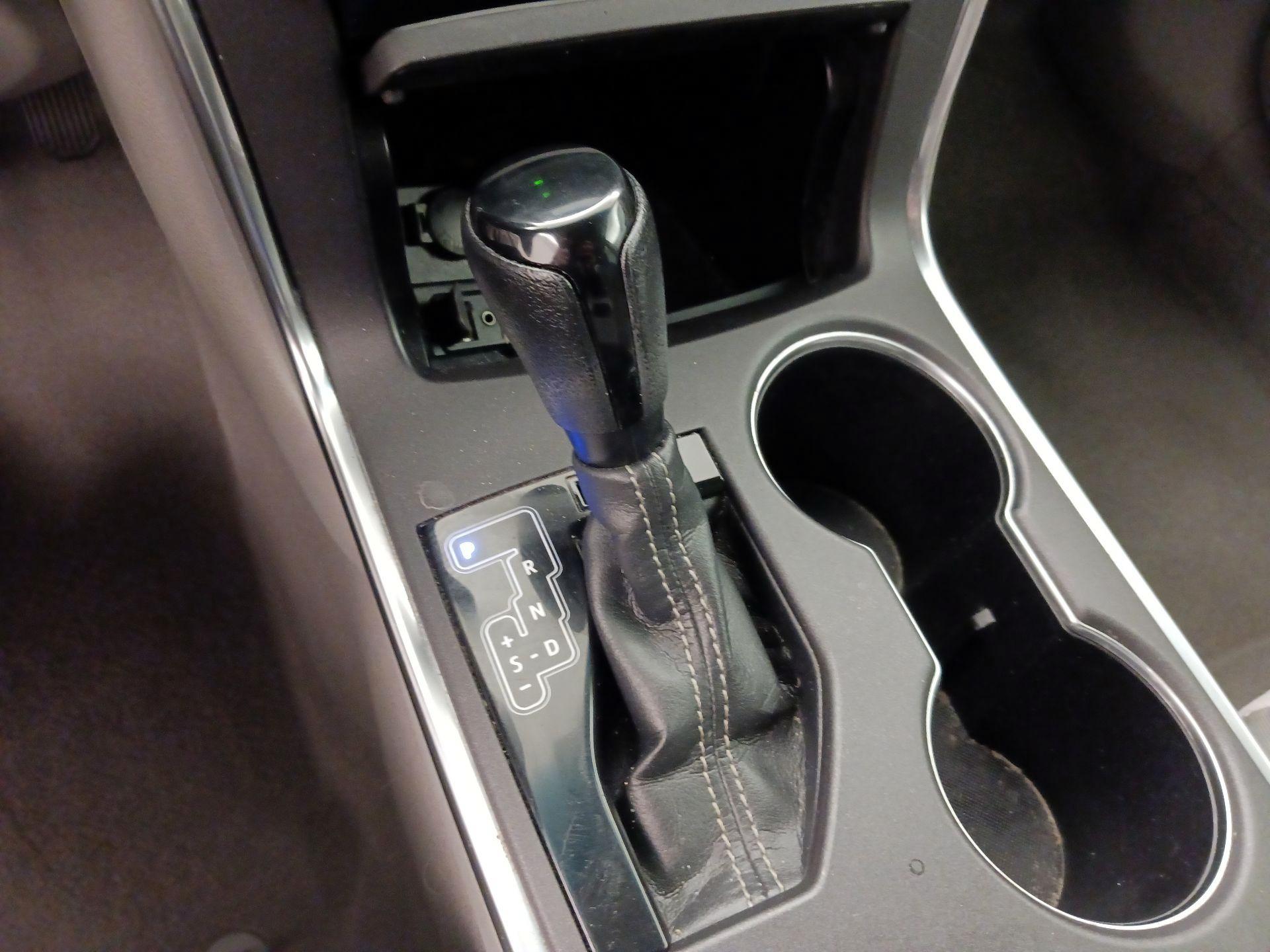 Thumbnail: 2016 Toyota Camry - 17