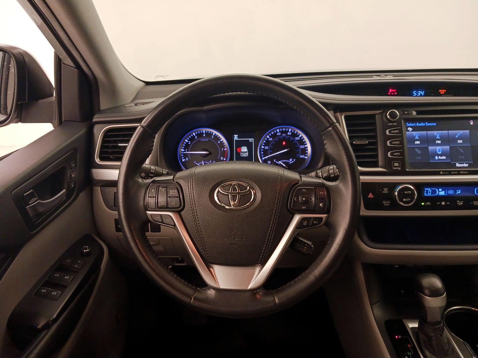 Thumbnail: 2019 Toyota Highlander - 10