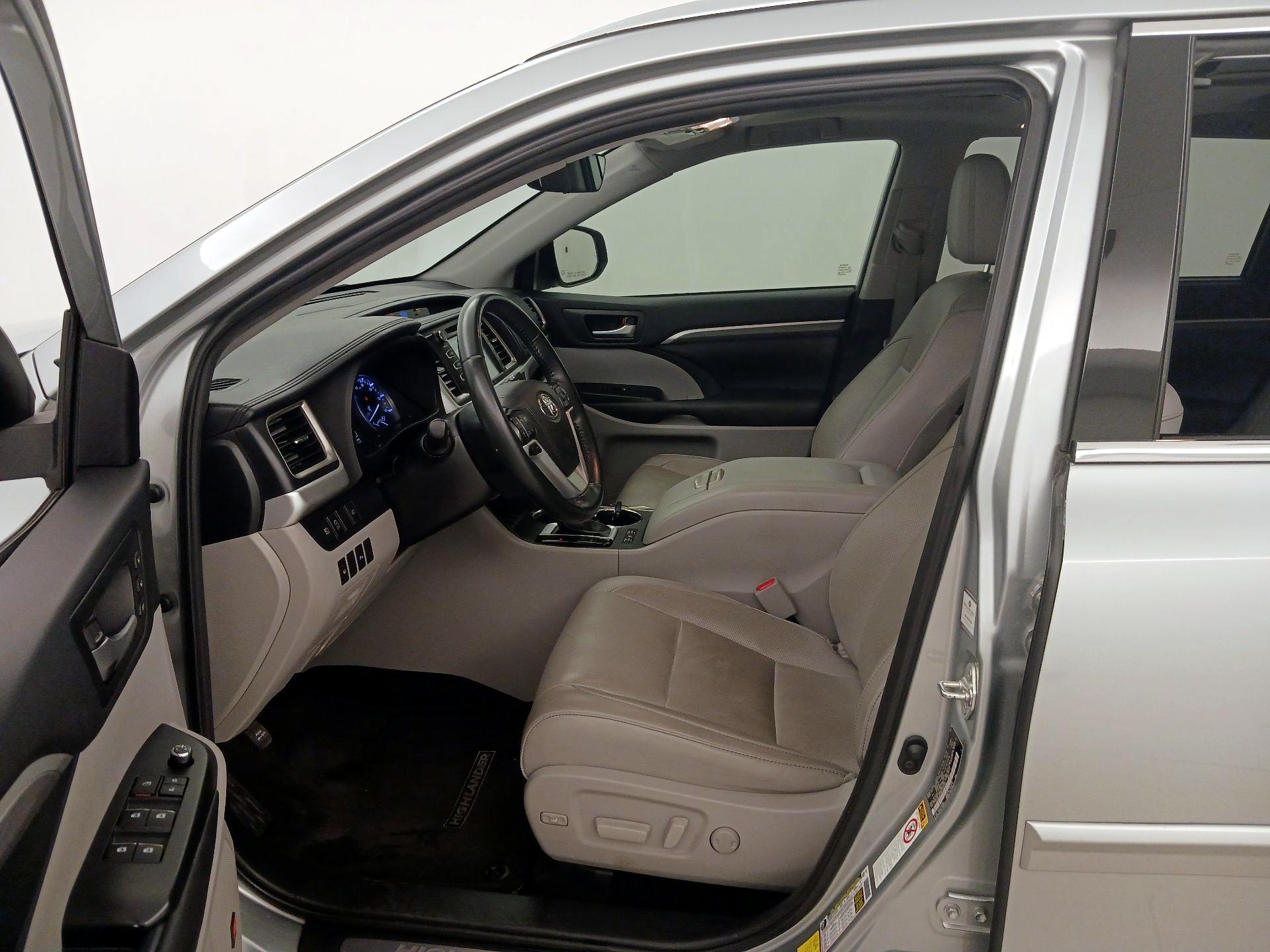 Thumbnail: 2019 Toyota Highlander - 11