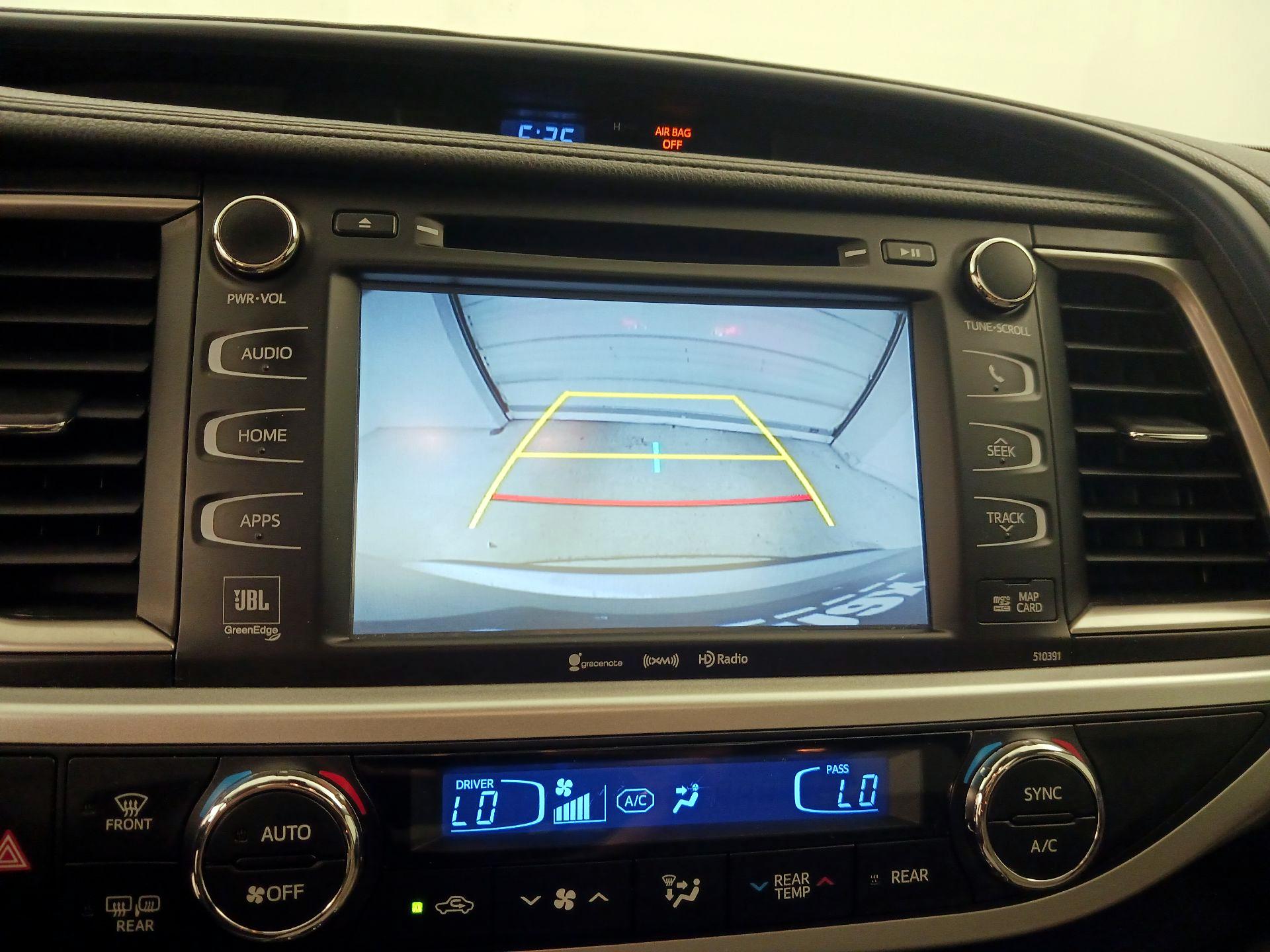 Thumbnail: 2019 Toyota Highlander - 14