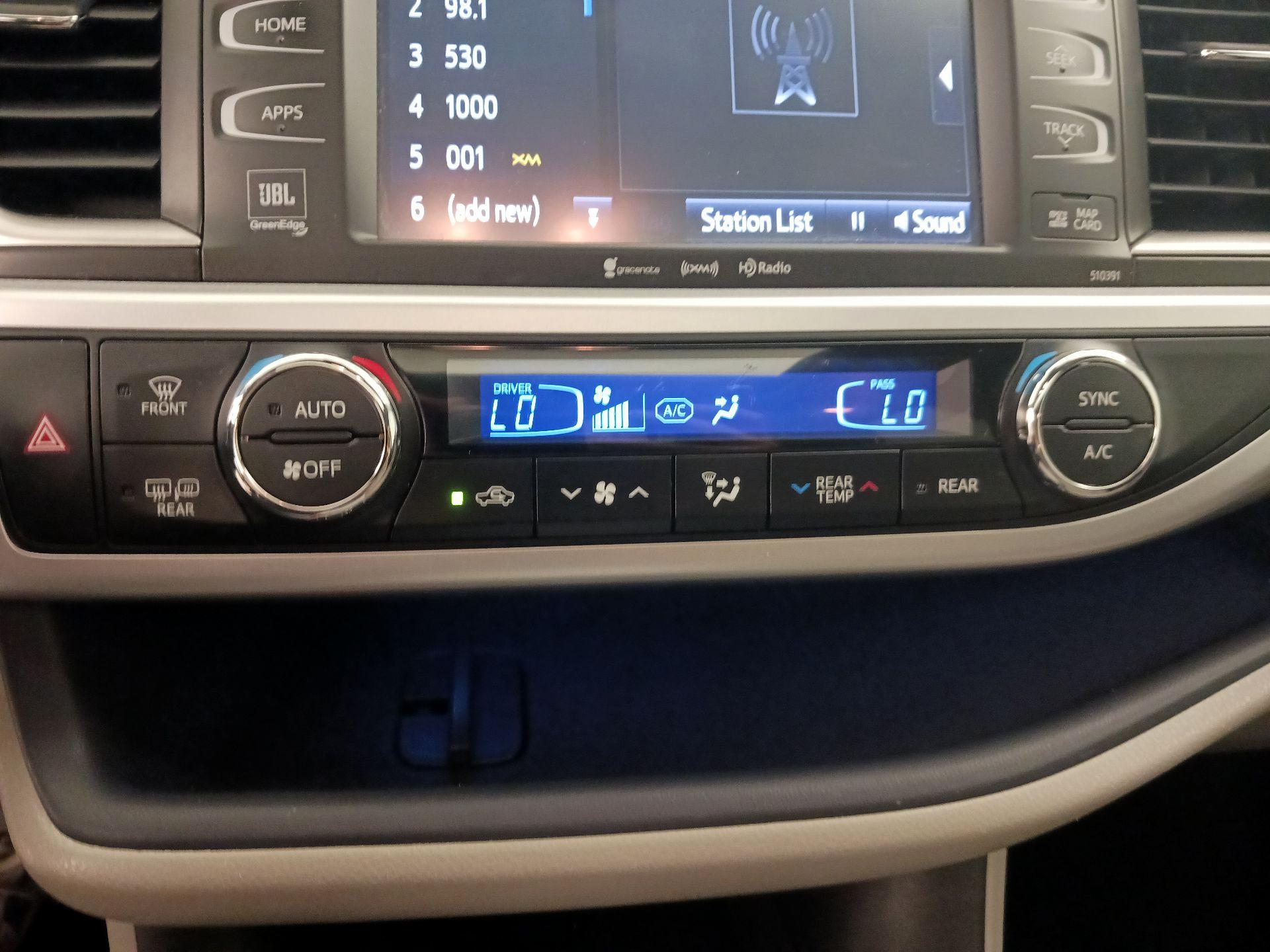 Thumbnail: 2019 Toyota Highlander - 16