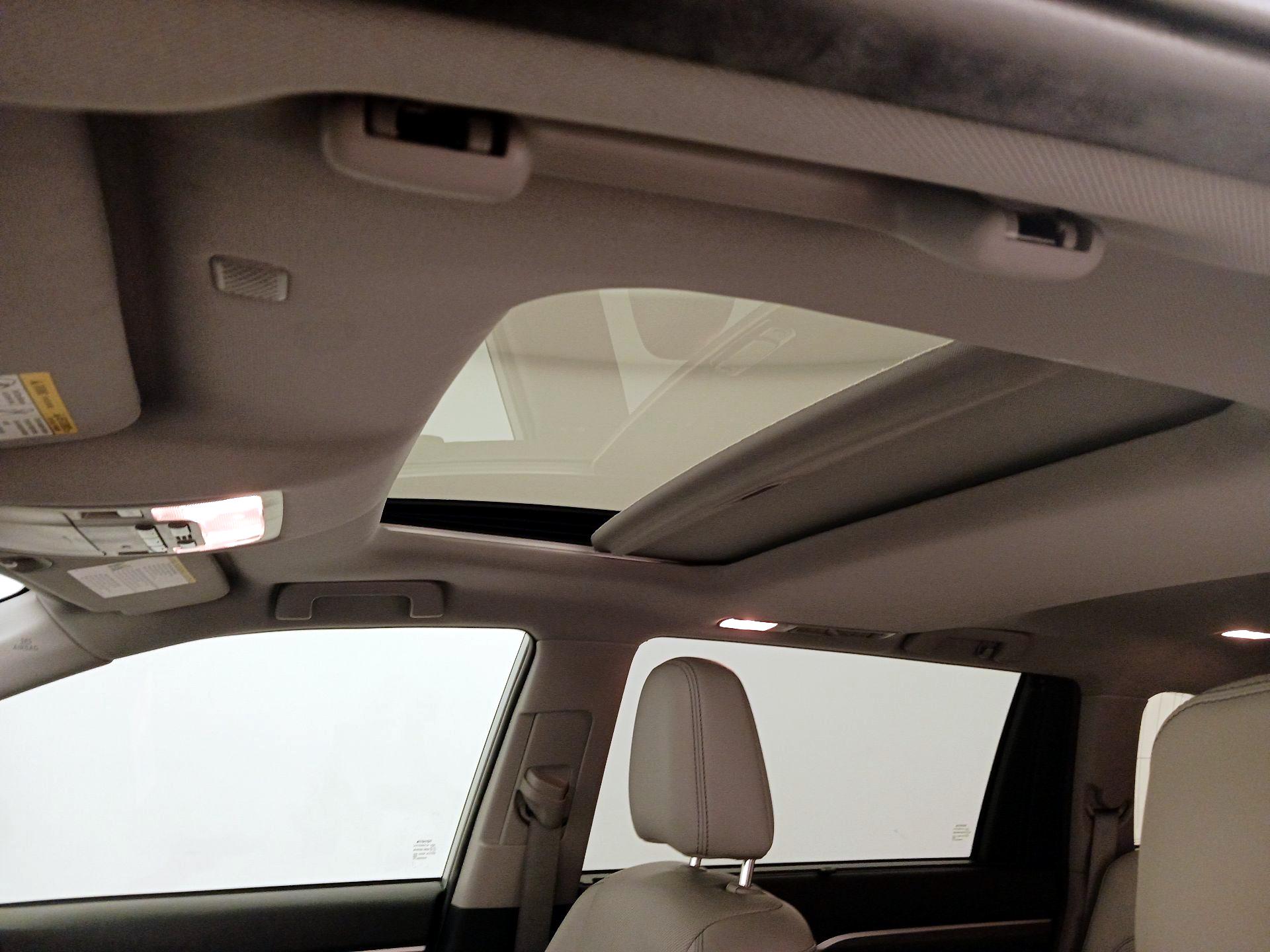 Thumbnail: 2019 Toyota Highlander - 19