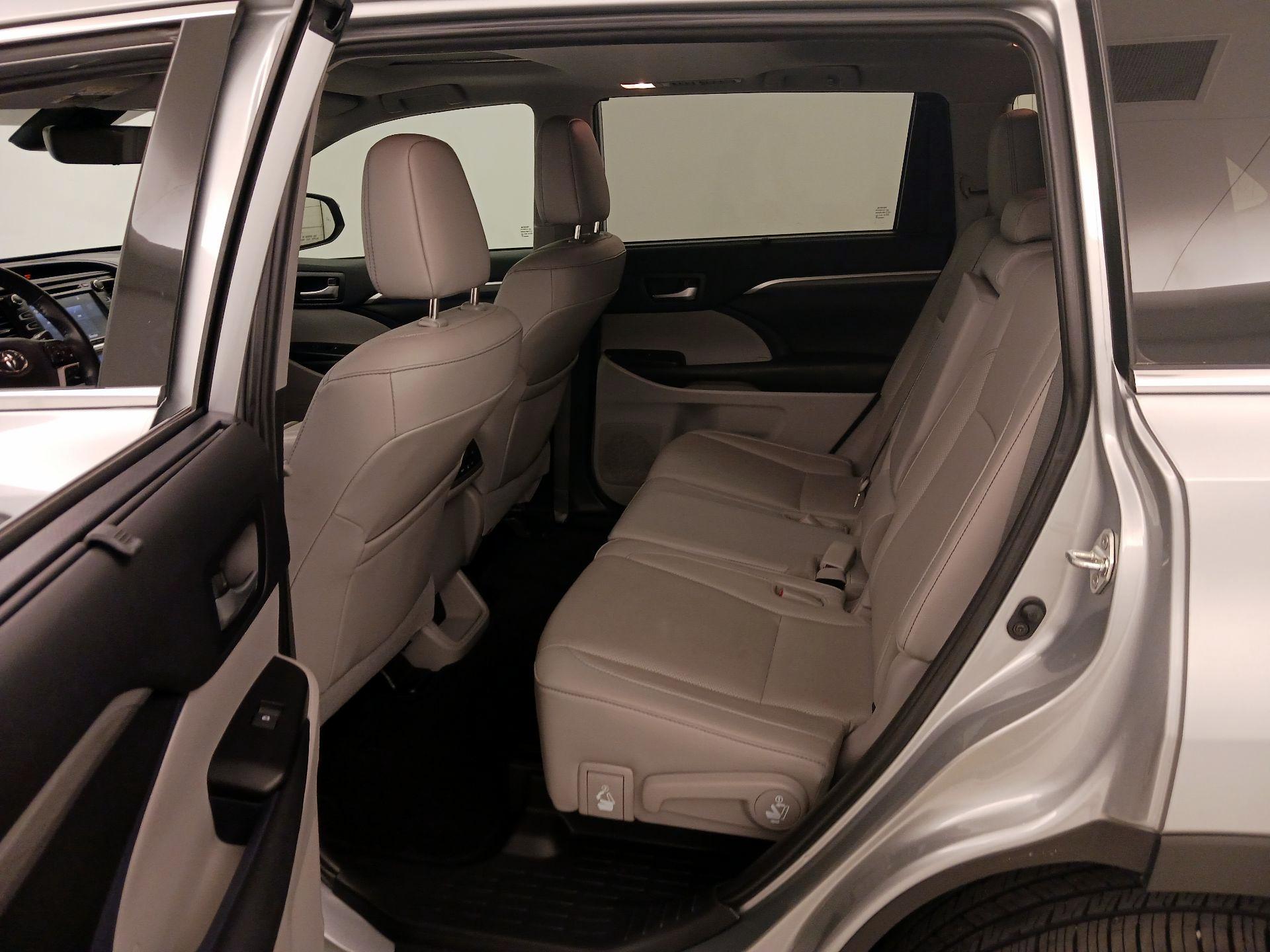 Thumbnail: 2019 Toyota Highlander - 20