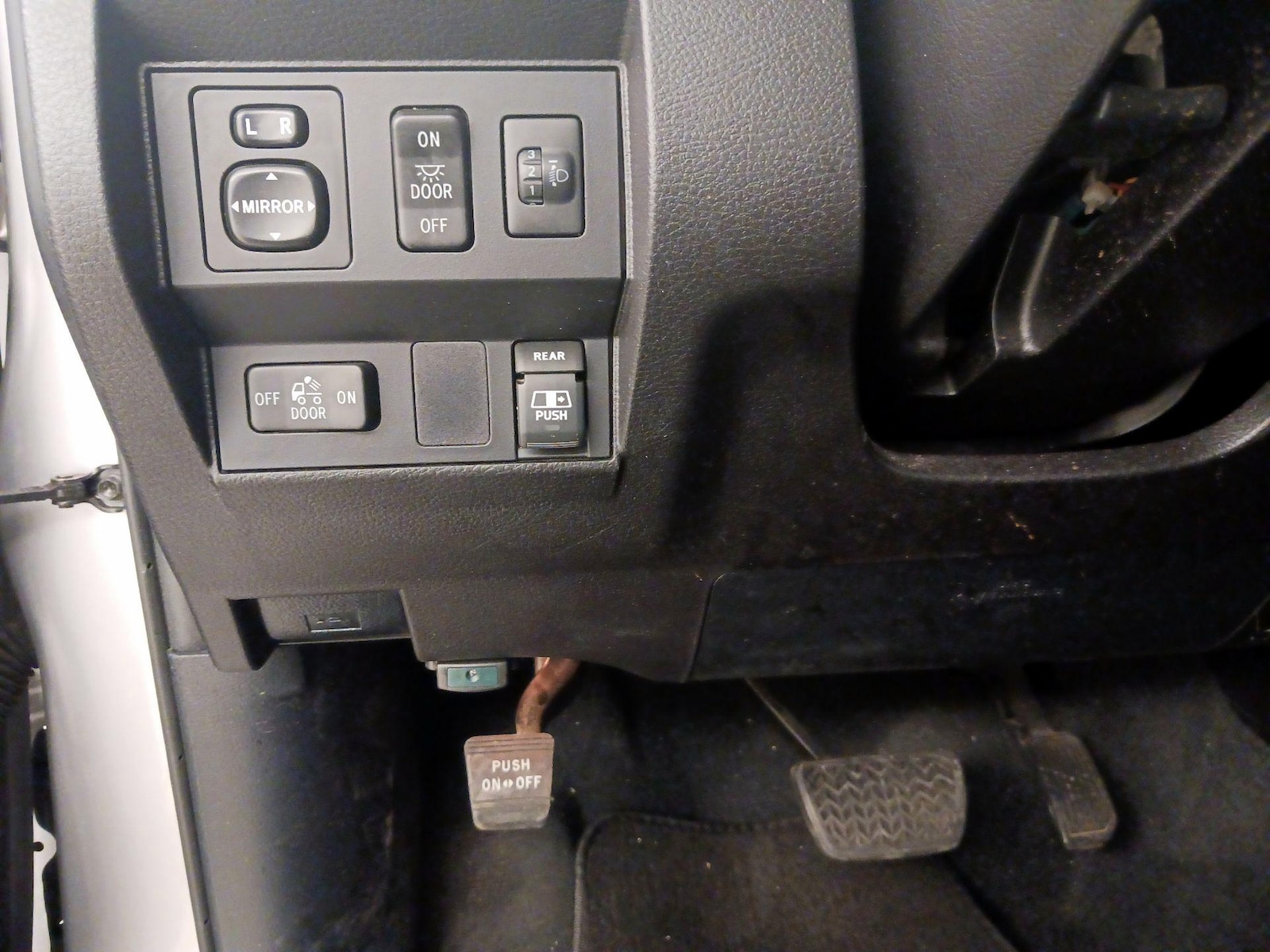 2015 Toyota Tundra Limited - Photo 14