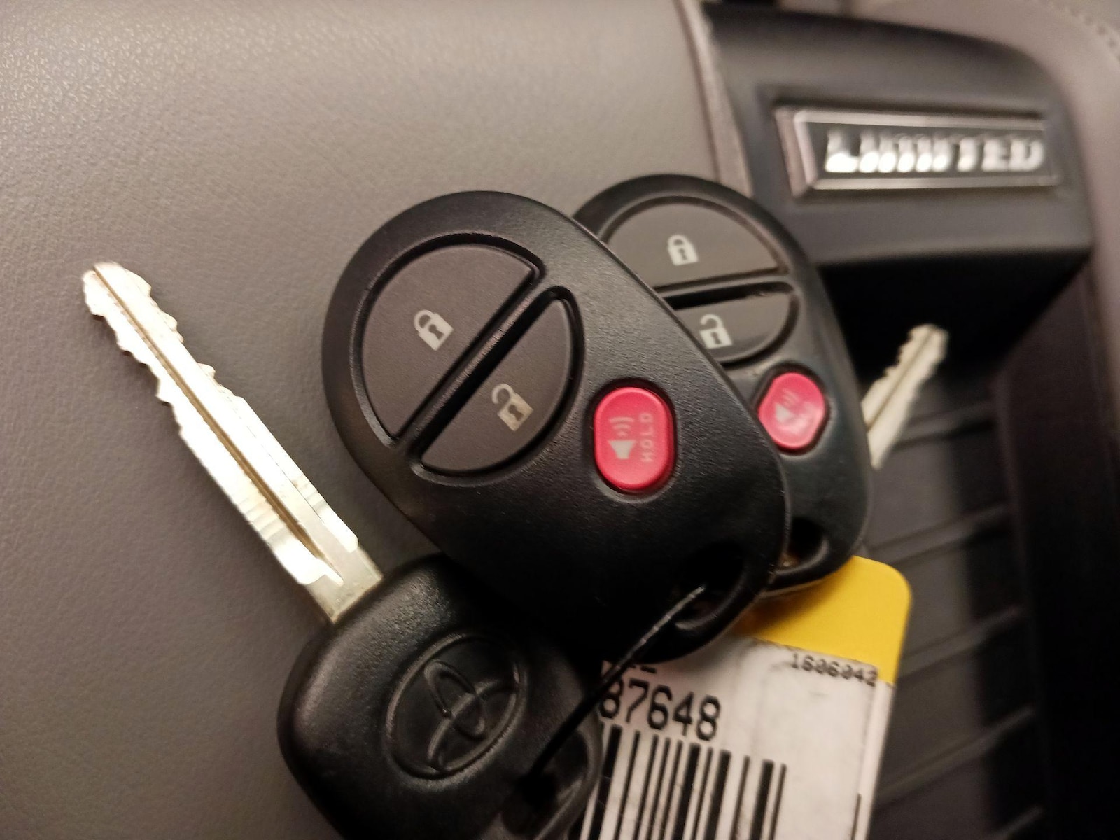2015 Toyota Tundra Limited - Photo 23